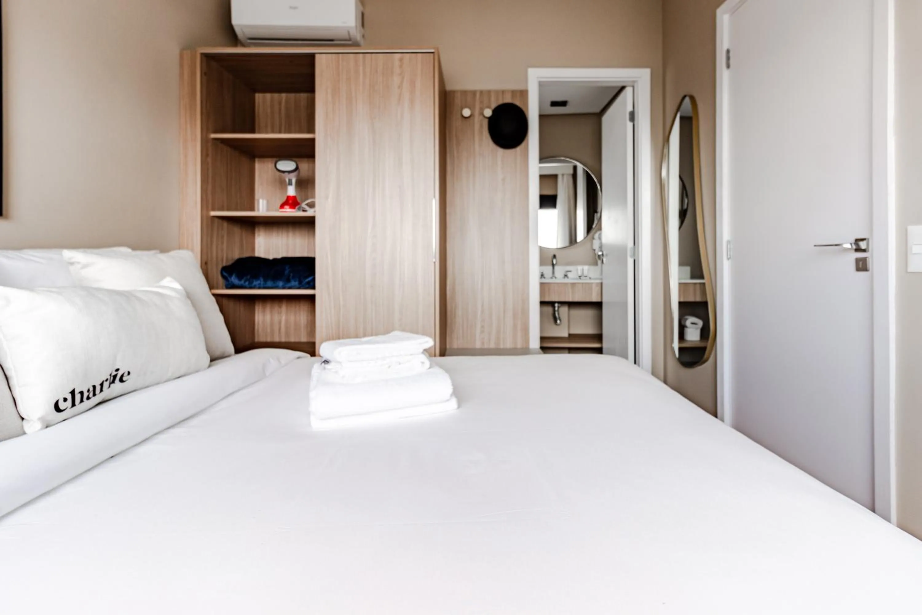 Bed in Charlie Window Moema