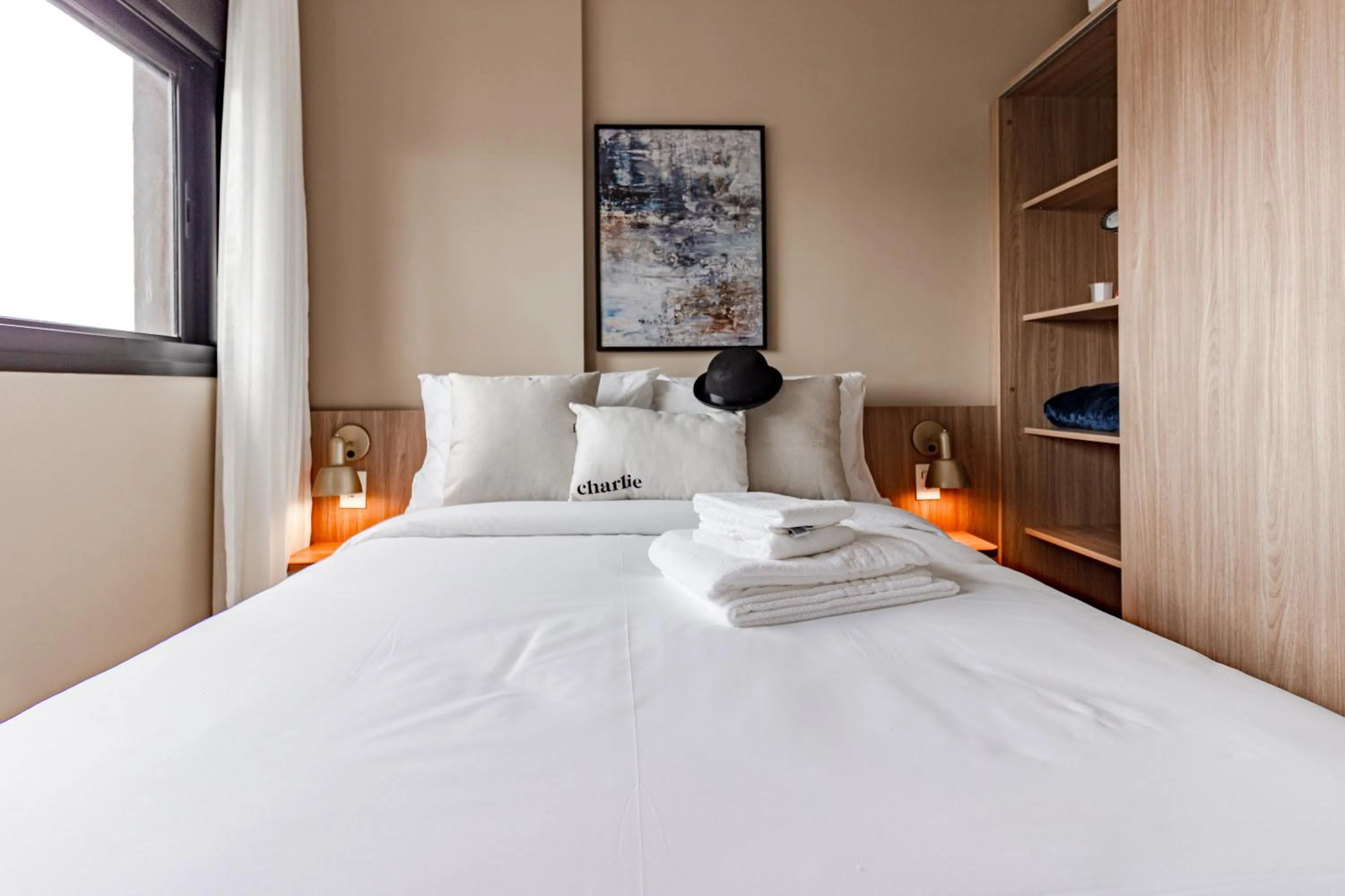 Bed in Charlie Window Moema