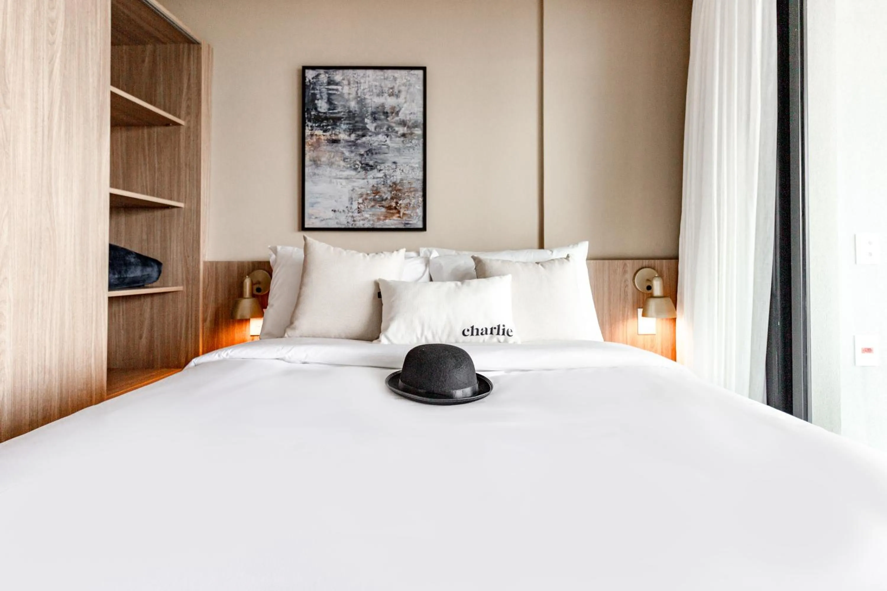 Bed in Charlie Window Moema