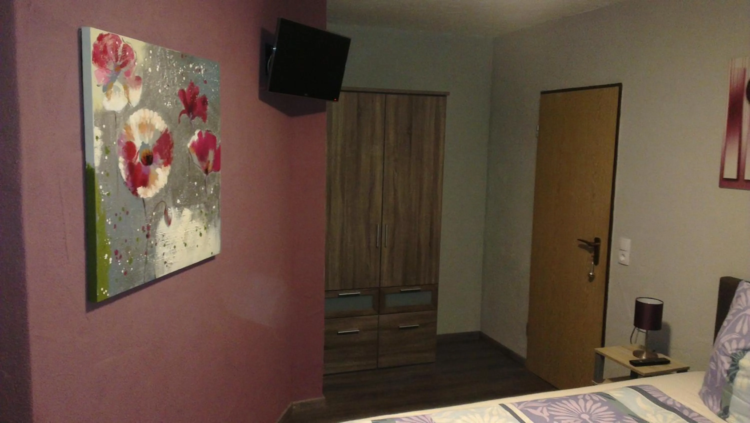 Photo of the whole room, Bed in Hennetaler Hof