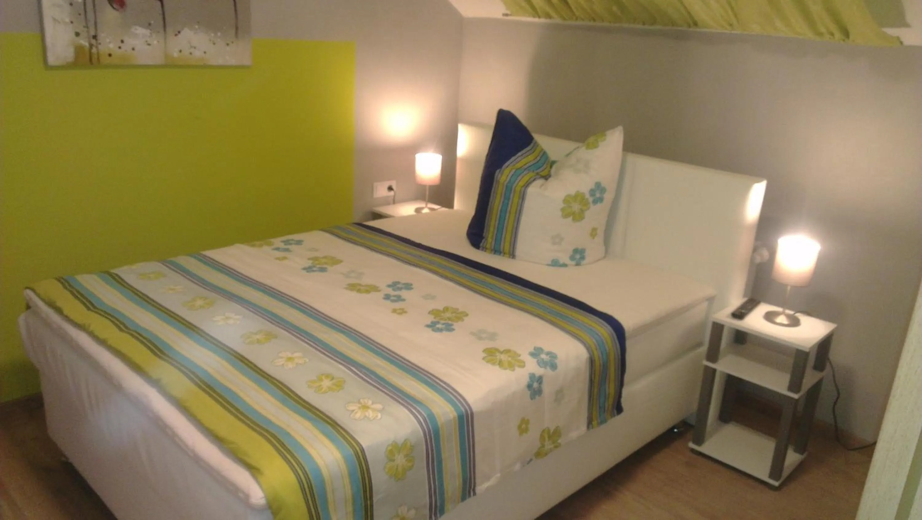 Photo of the whole room, Bed in Hennetaler Hof