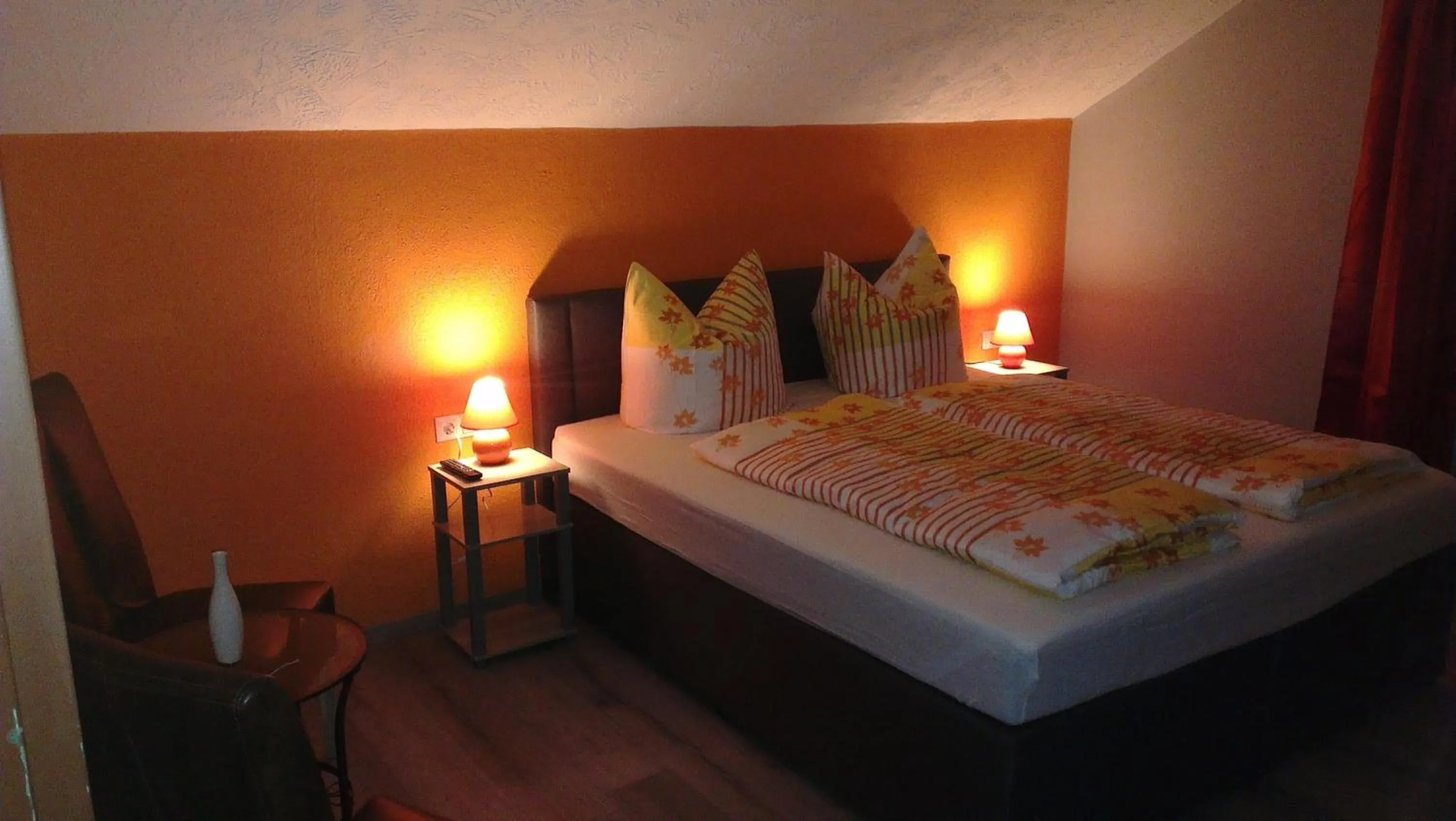 Photo of the whole room, Bed in Hennetaler Hof