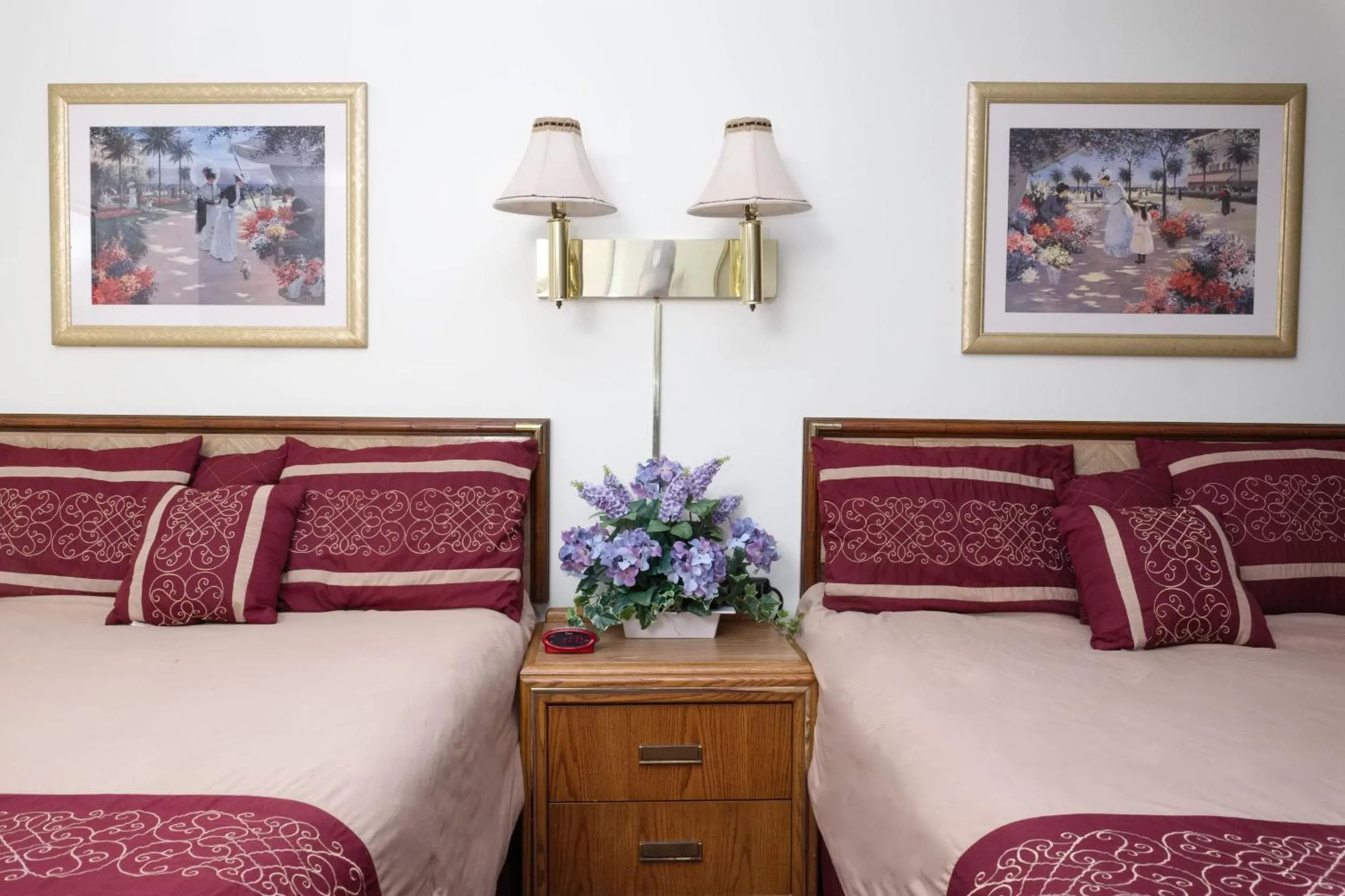 Bedroom, Bed in Four Seasons Lodging