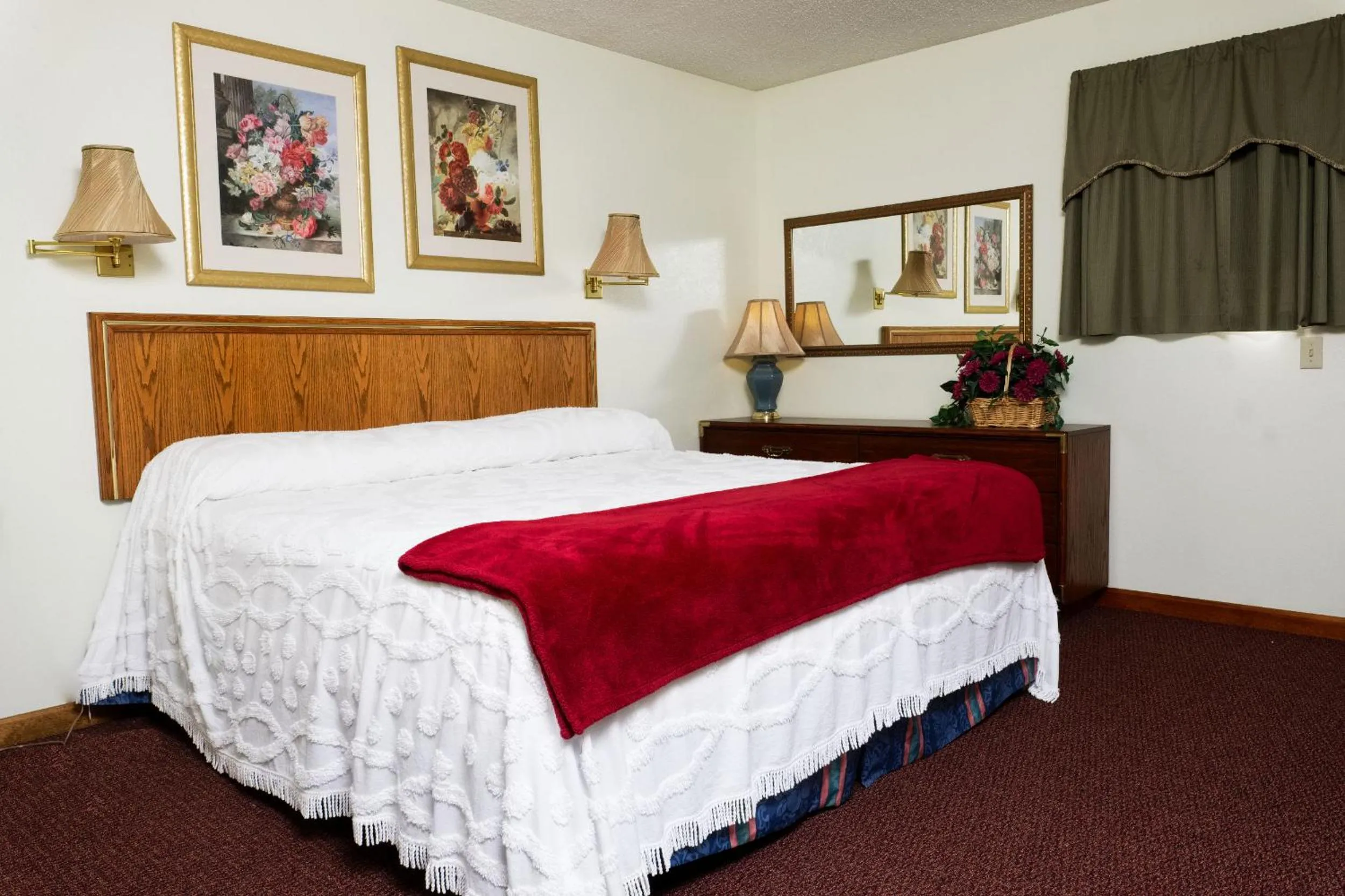 Bedroom, Bed in Four Seasons Lodging