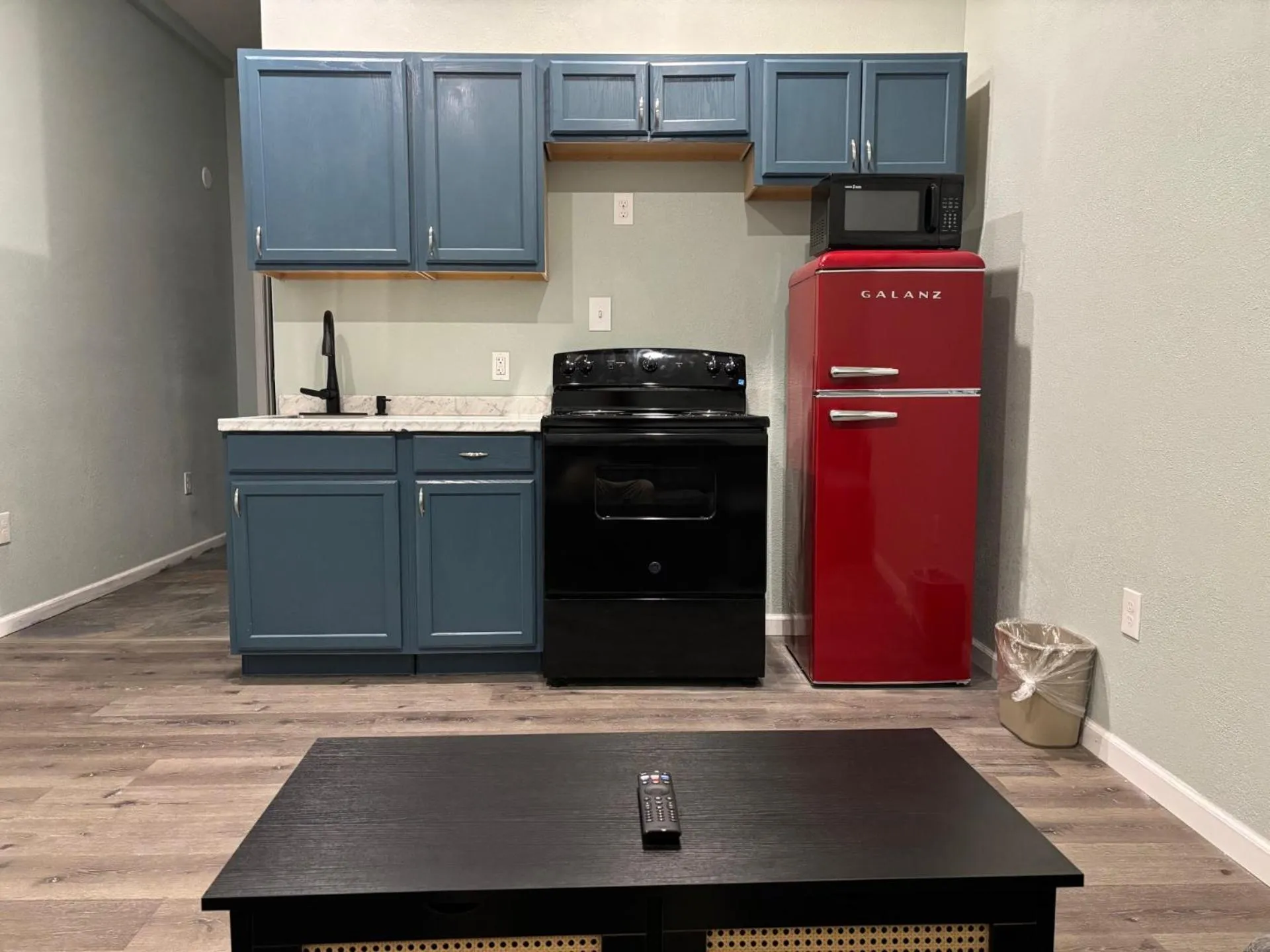 Kitchen or kitchenette in Four Seasons Lodging