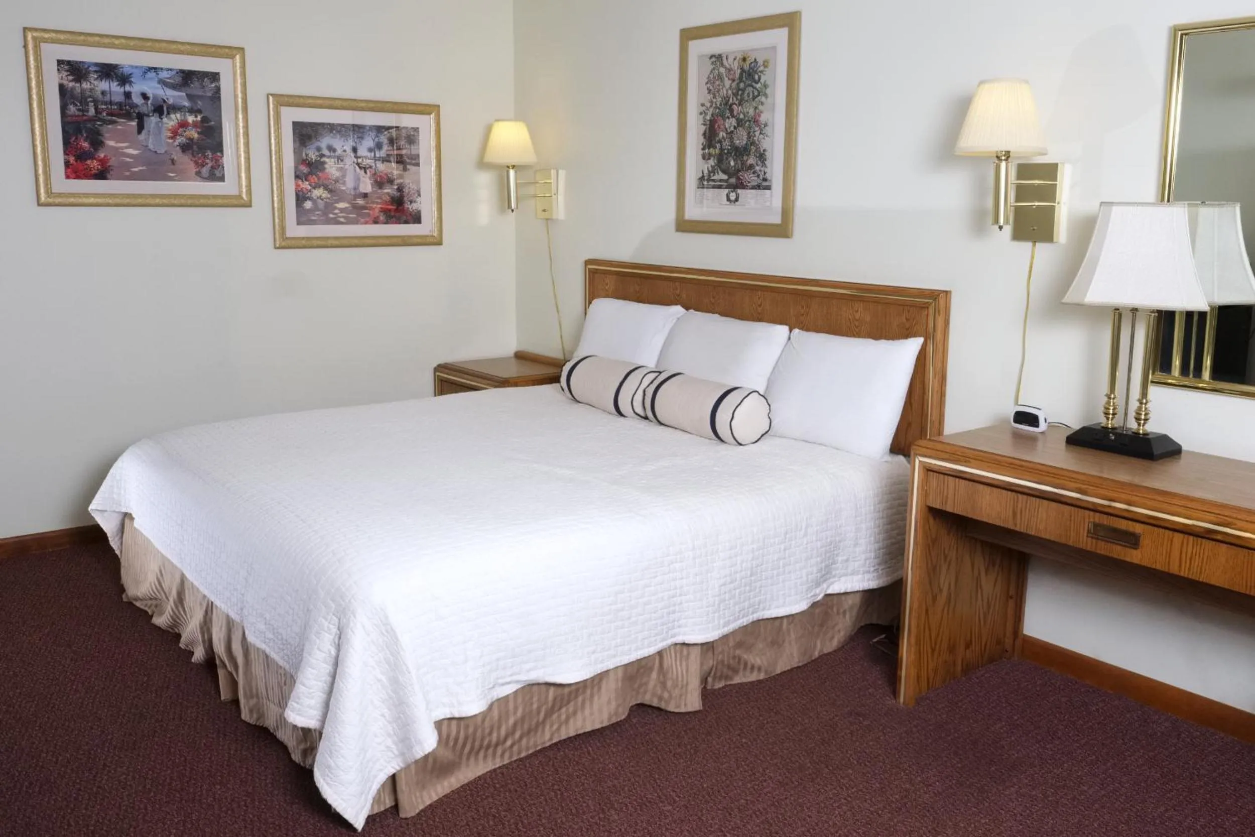 Bedroom, Bed in Four Seasons Lodging