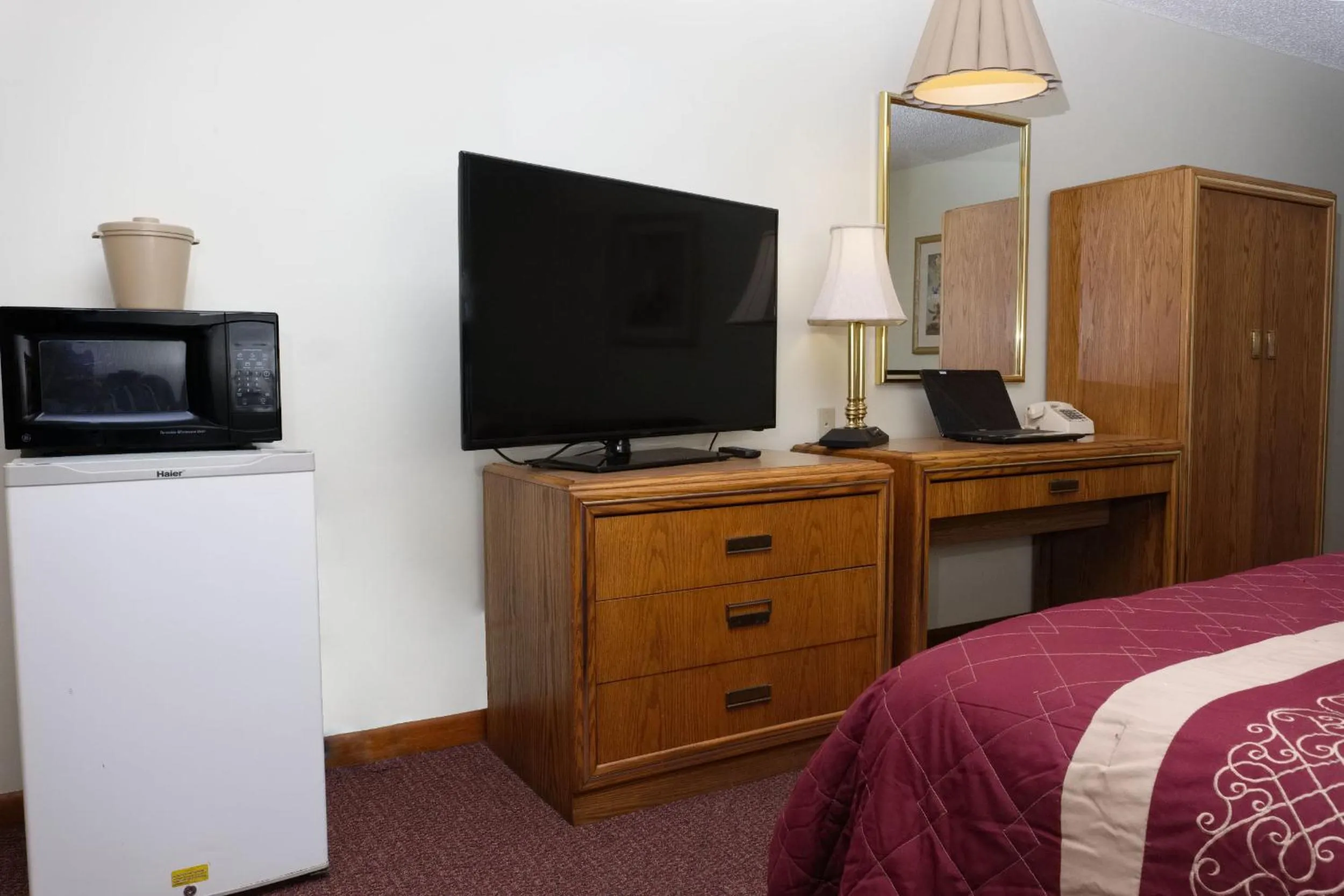 TV and multimedia, Bed in Four Seasons Lodging