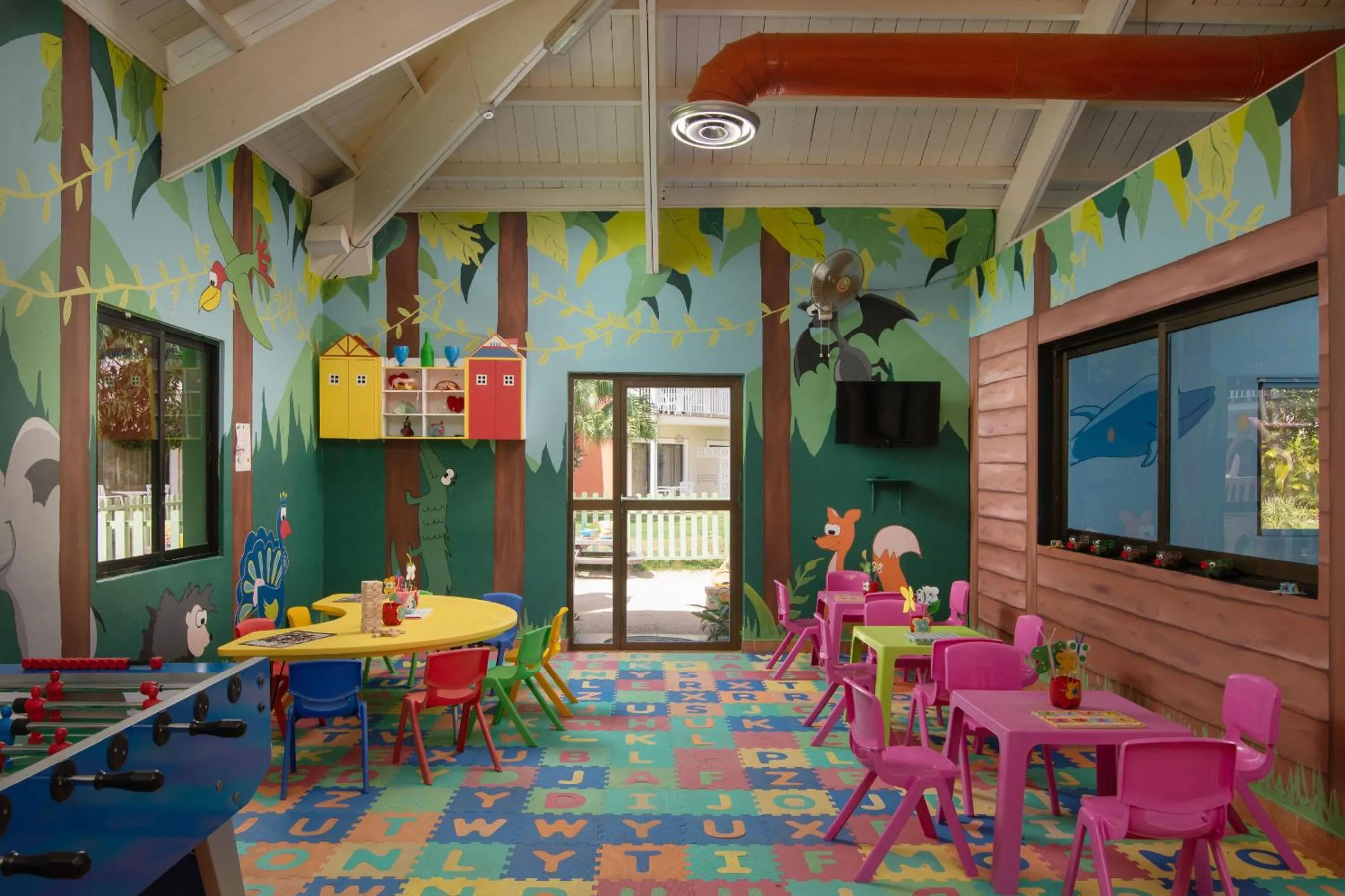 Communal lounge/ TV room in Bahia Principe Grand La Romana - All Inclusive