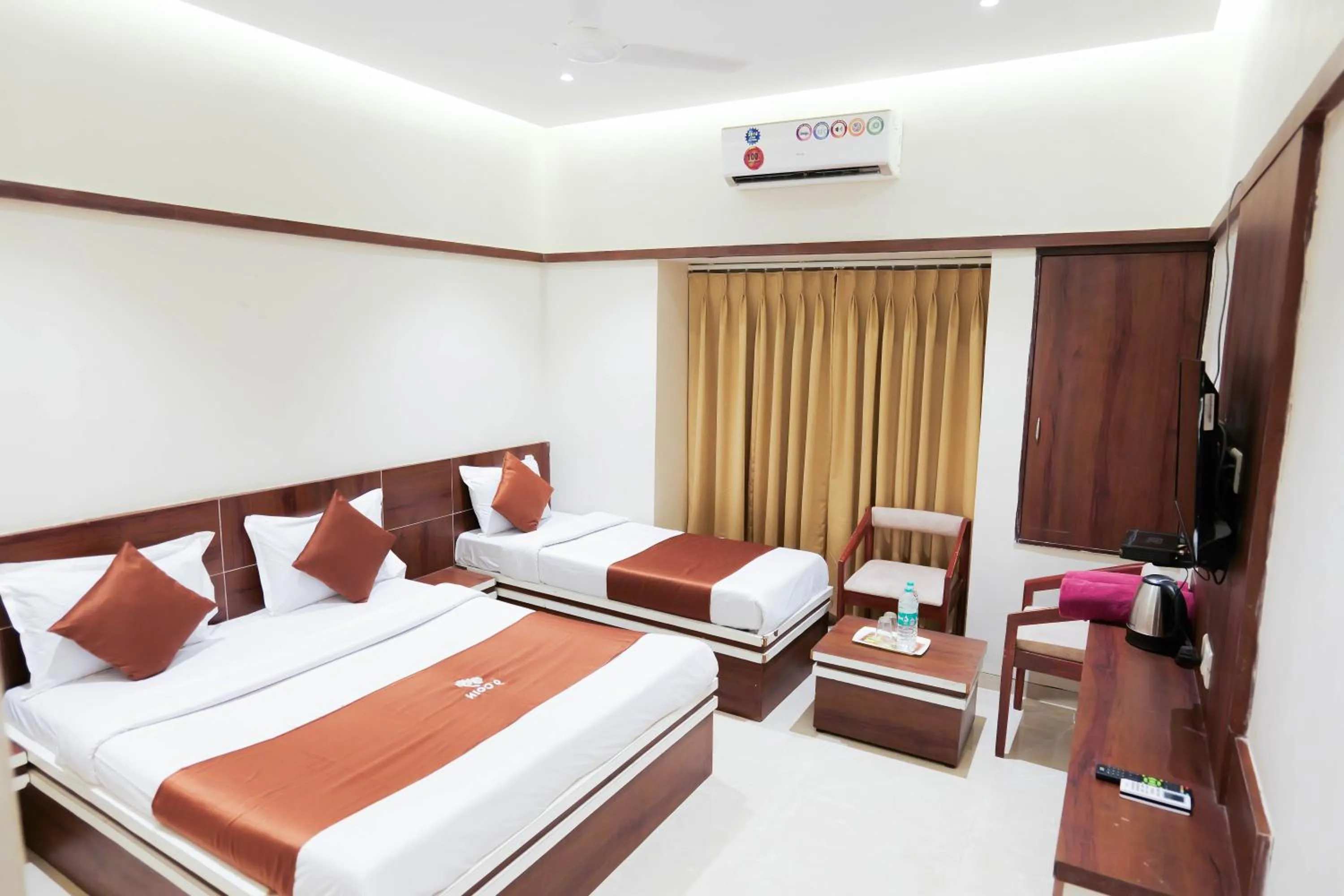 Bed in Hotel Laxmibai Palace- Only 300 miter from Sai Baba Temple!!!!