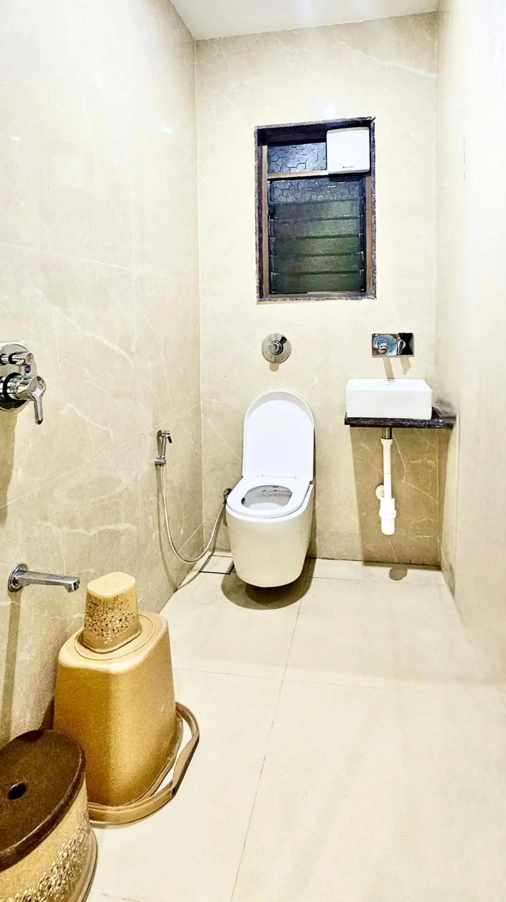 Deluxe Double Room - AC in Hotel Laxmibai Palace- Only 300 miter from Sai Baba Temple!!!! Deluxe Double Room - AC in Hotel Laxmibai Palace- Only 300 miter from Sai Baba Temple!!!!