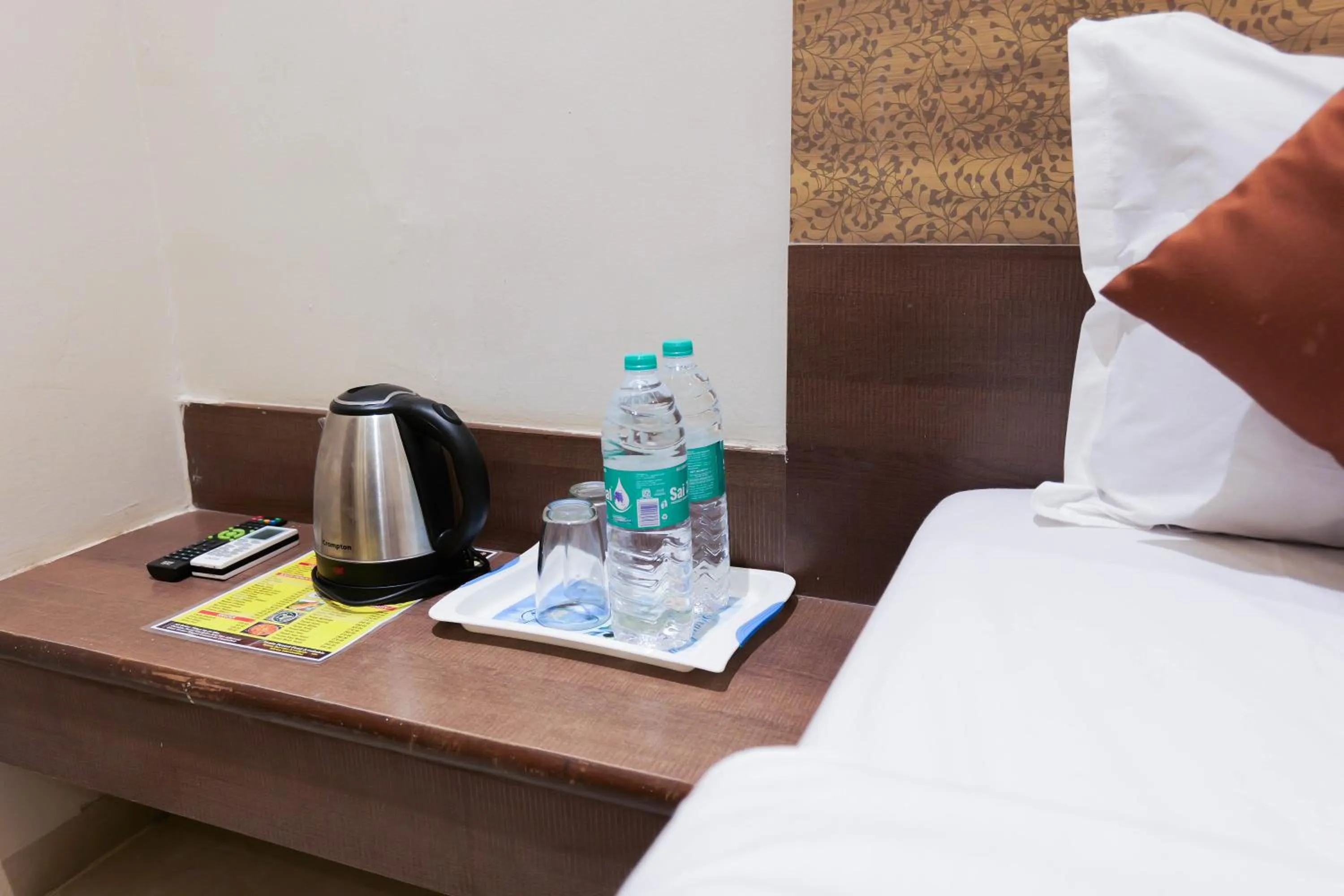 Drinks, Bed in Hotel Laxmibai Palace- Only 300 miter from Sai Baba Temple!!!!