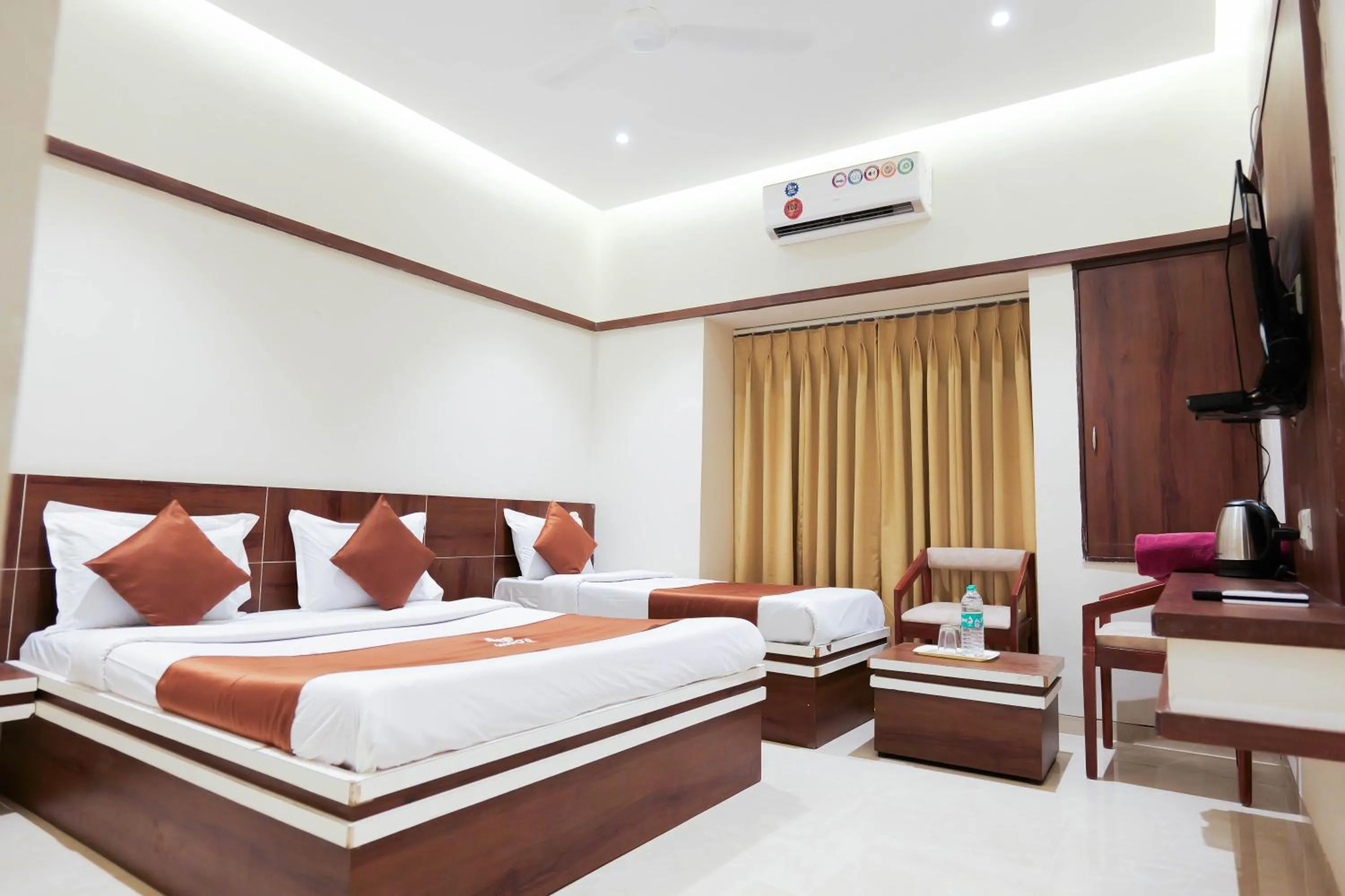 Bed in Hotel Laxmibai Palace- Only 300 miter from Sai Baba Temple!!!!