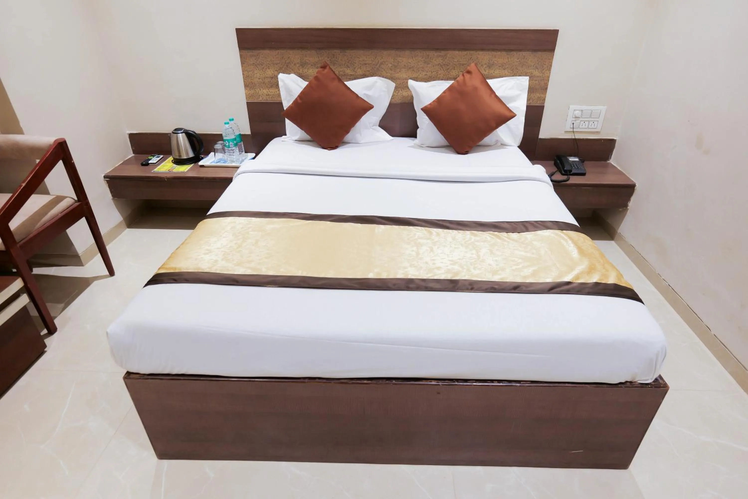 Bed in Hotel Laxmibai Palace- Only 300 miter from Sai Baba Temple!!!!