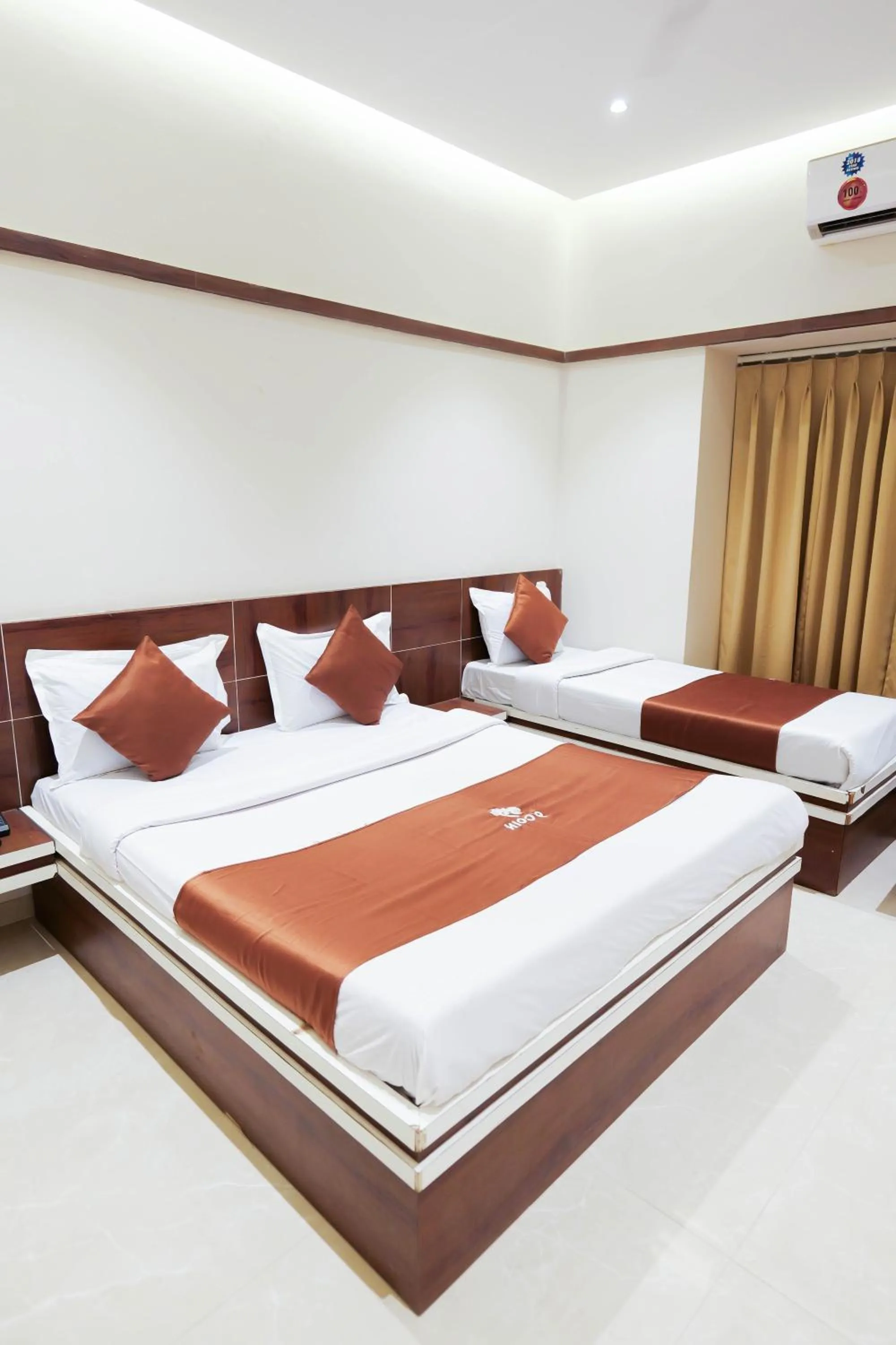 Bed in Hotel Laxmibai Palace- Only 300 miter from Sai Baba Temple!!!!