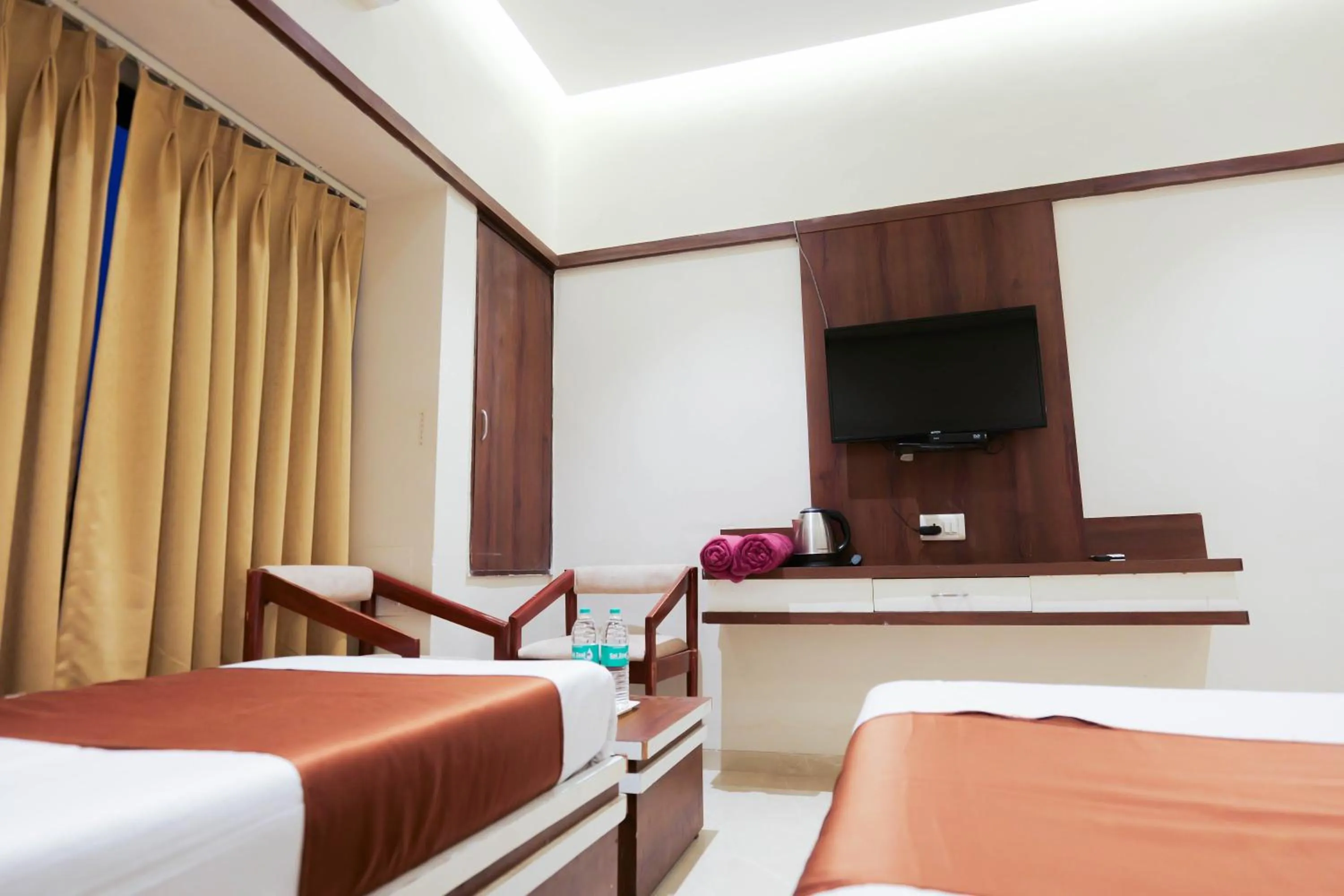 Bed in Hotel Laxmibai Palace- Only 300 miter from Sai Baba Temple!!!!