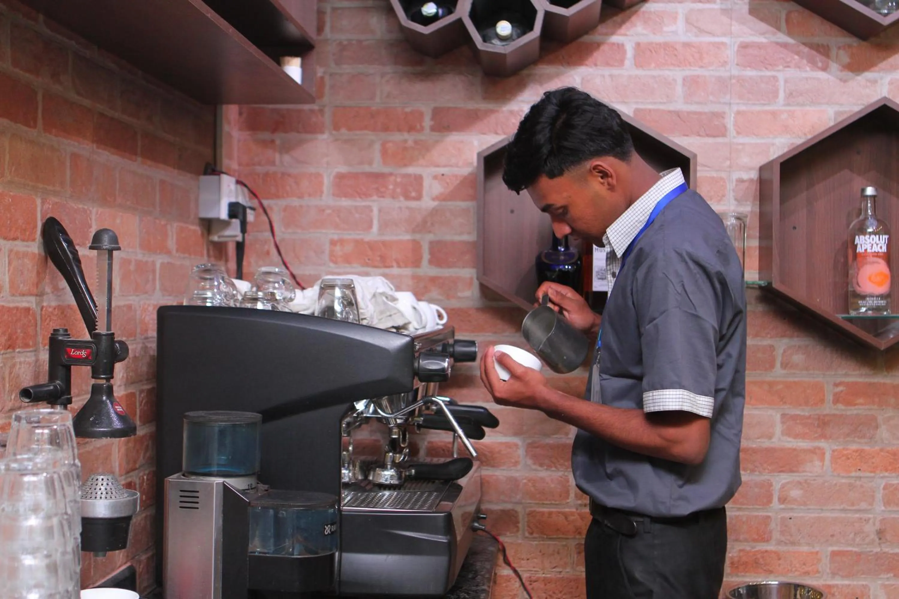 Restaurant/places to eat in Vannasut Hotel and Spa