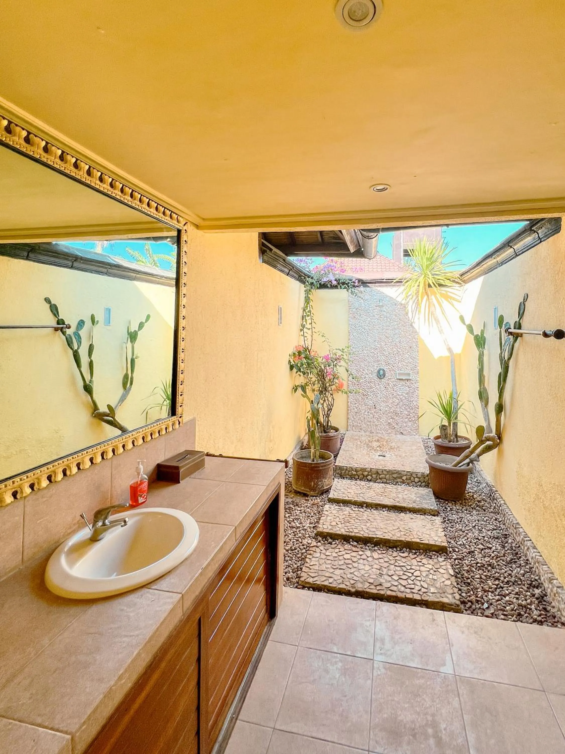 Bathroom in Villa Bulan Madu Gili Air
