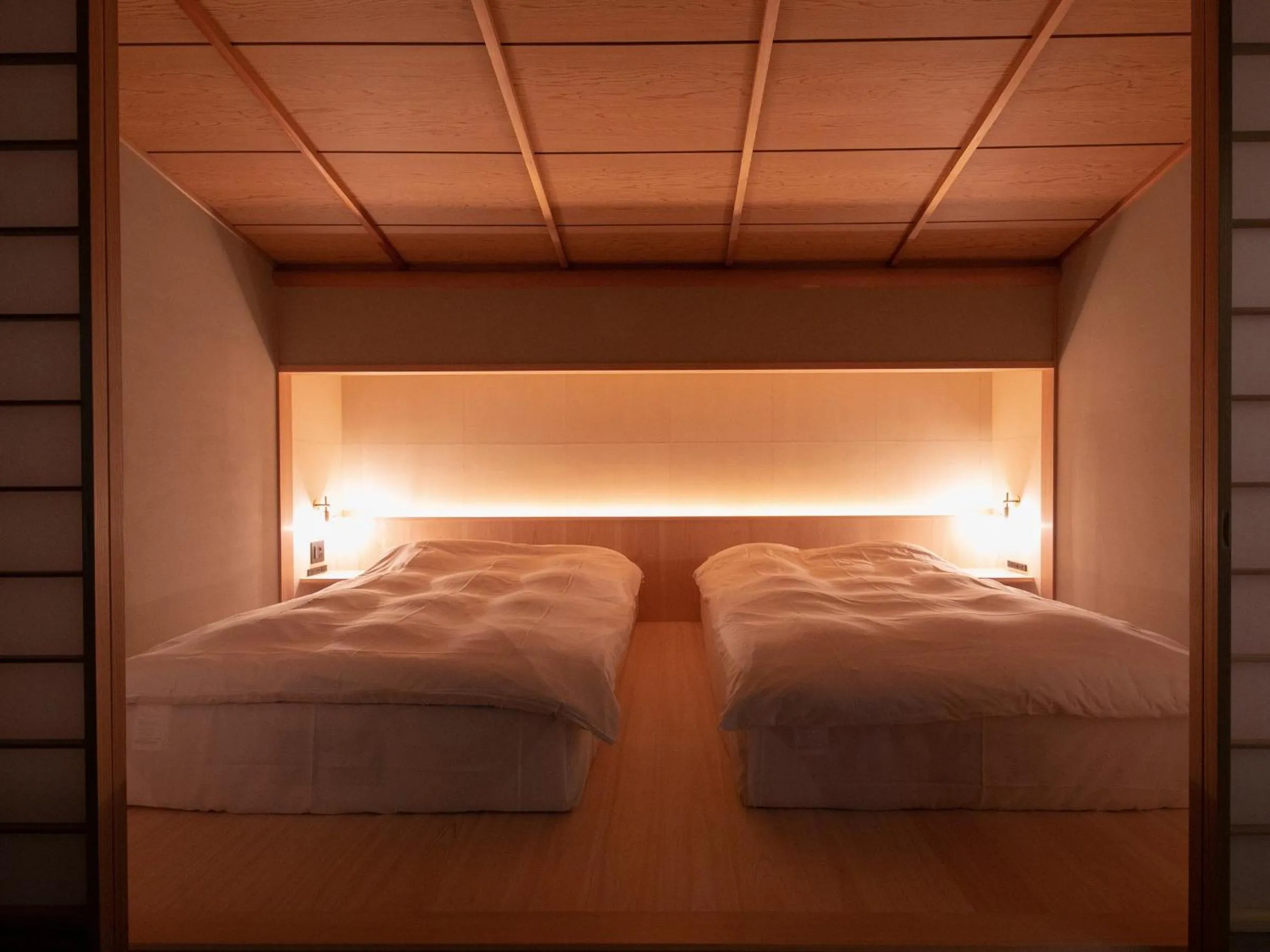 Photo of the whole room, Bed in Yakakutei