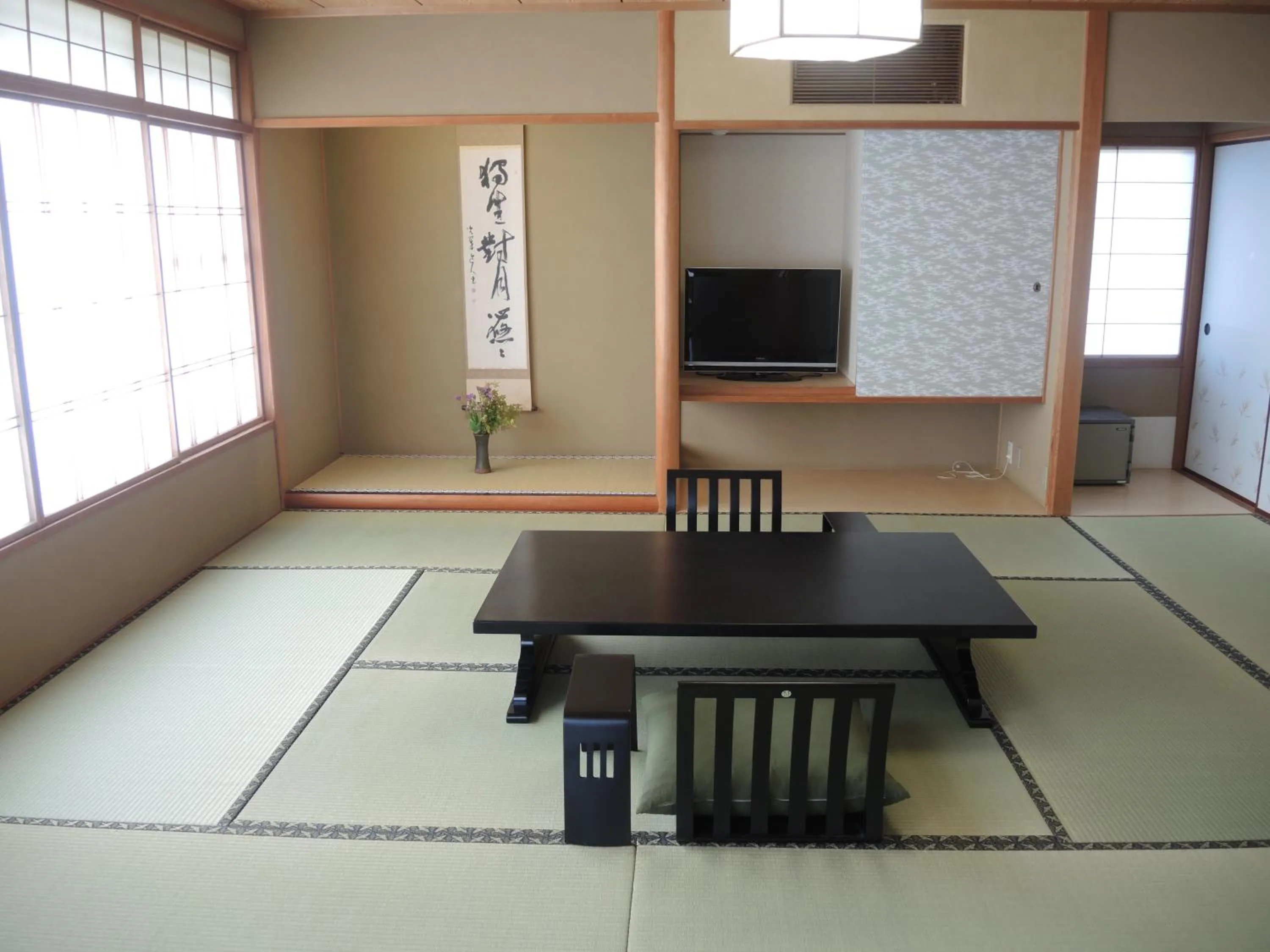 Photo of the whole room in Yakakutei