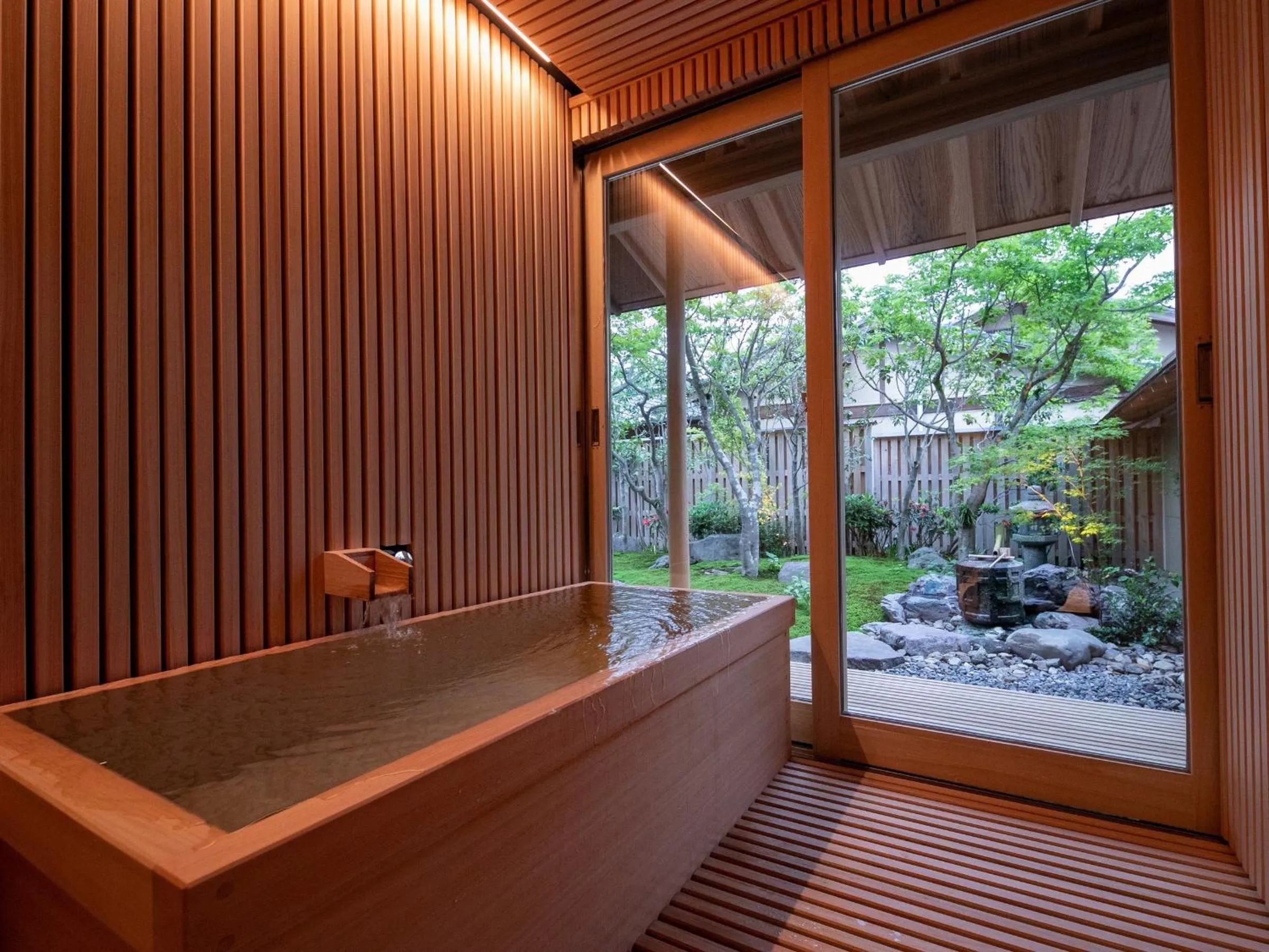 Bathroom in Yakakutei