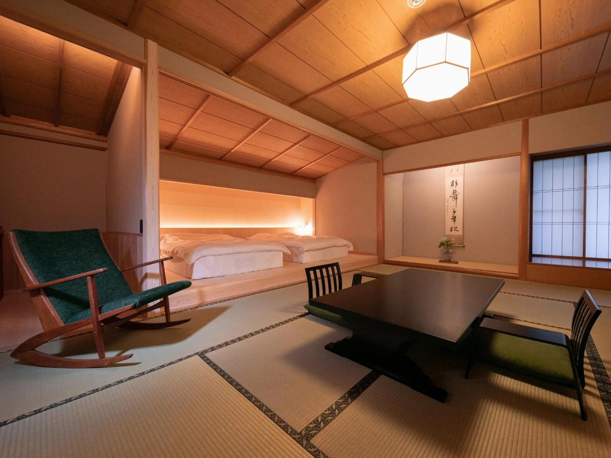 Photo of the whole room in Yakakutei