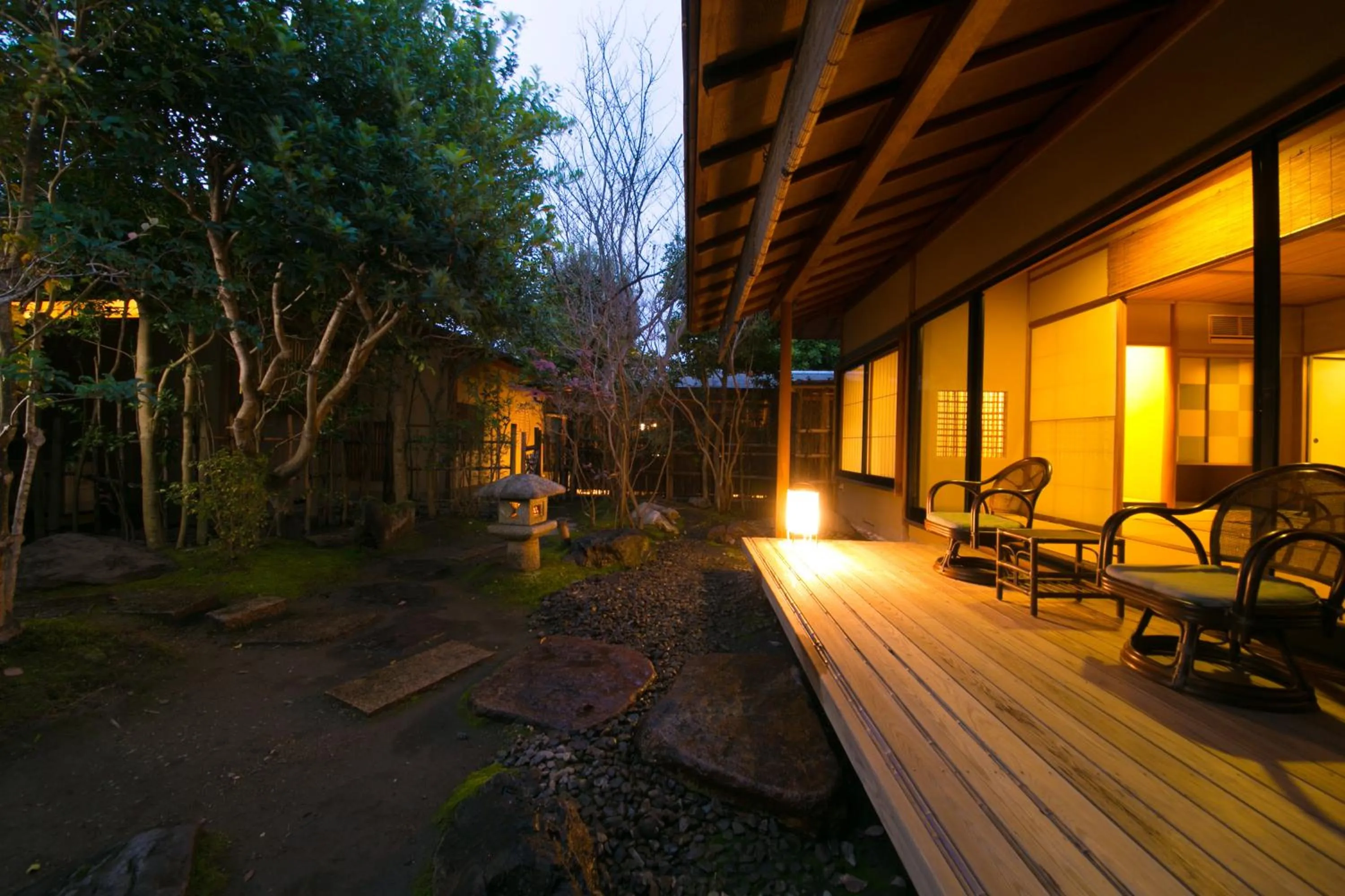 Photo of the whole room in Yakakutei