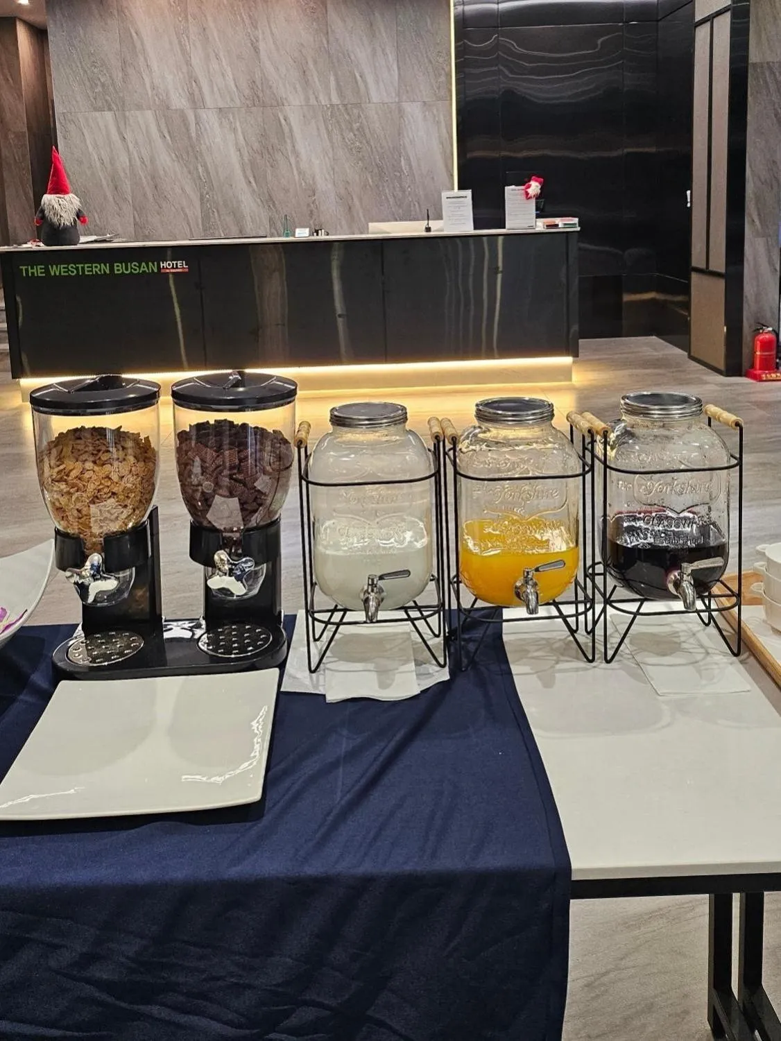 Restaurant/places to eat in The Western Busan Hotel By STAYNEO