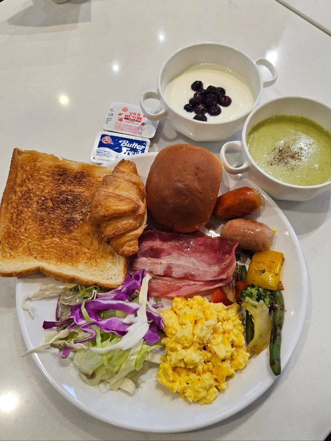 Restaurant/places to eat in The Western Busan Hotel By STAYNEO