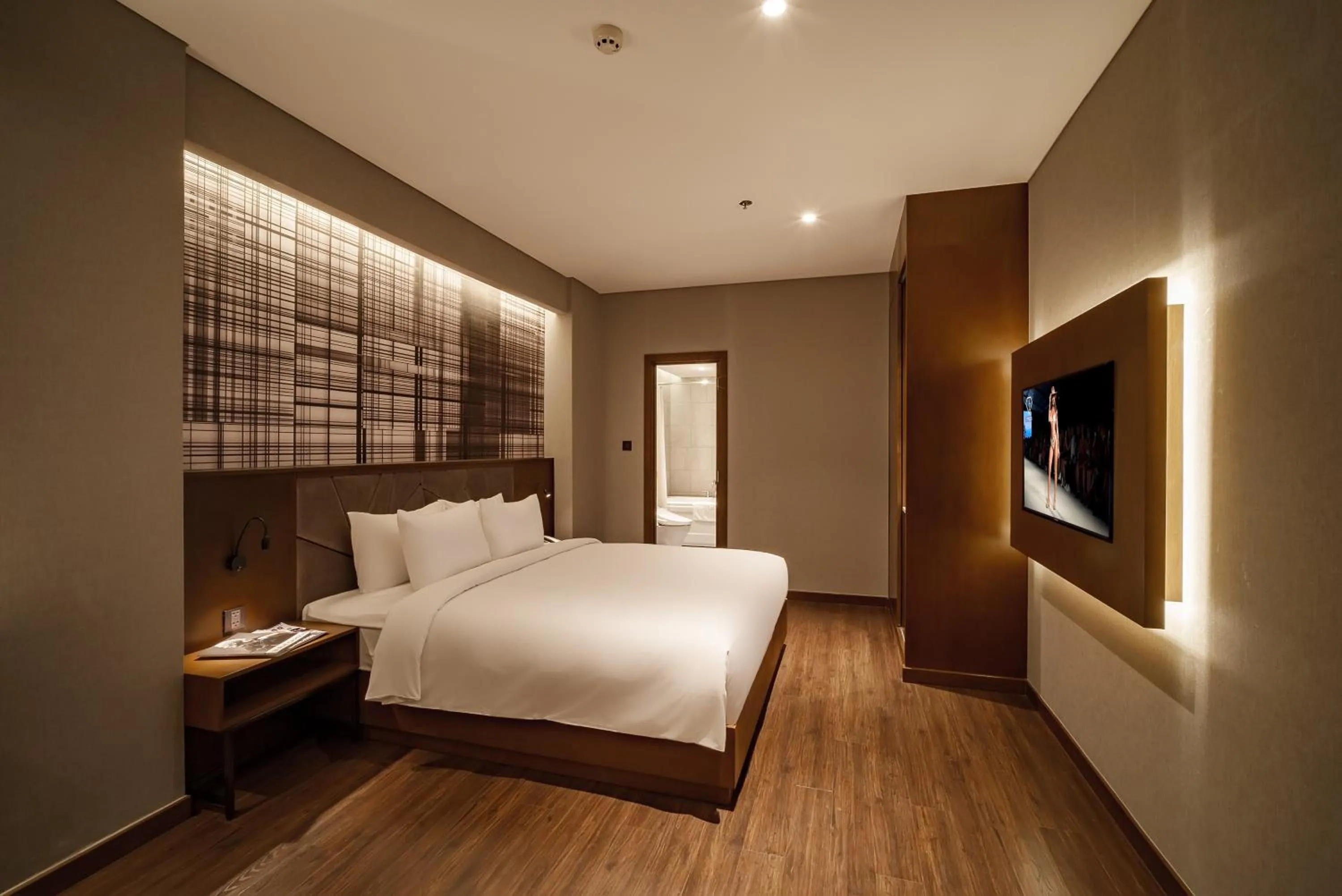 Bedroom, Bed in Nhat Ha Lavish Hotel