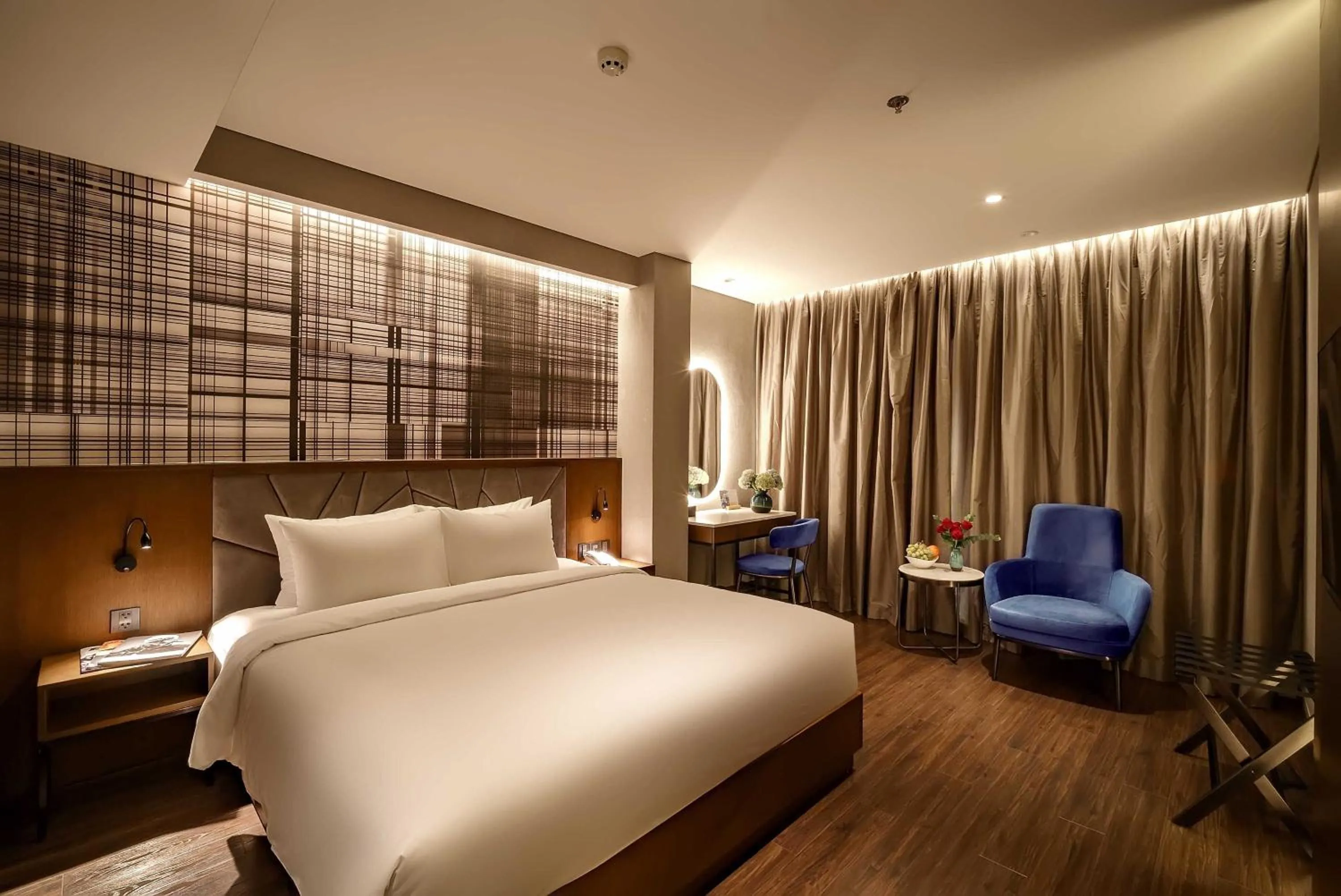 Bedroom, Bed in Nhat Ha Lavish Hotel