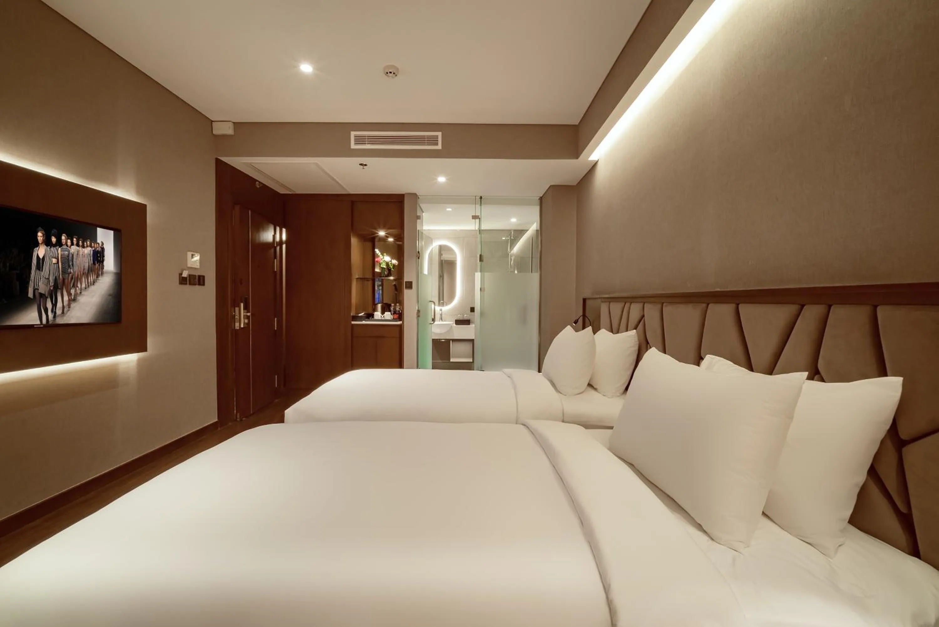 Bedroom, Bed in Nhat Ha Lavish Hotel