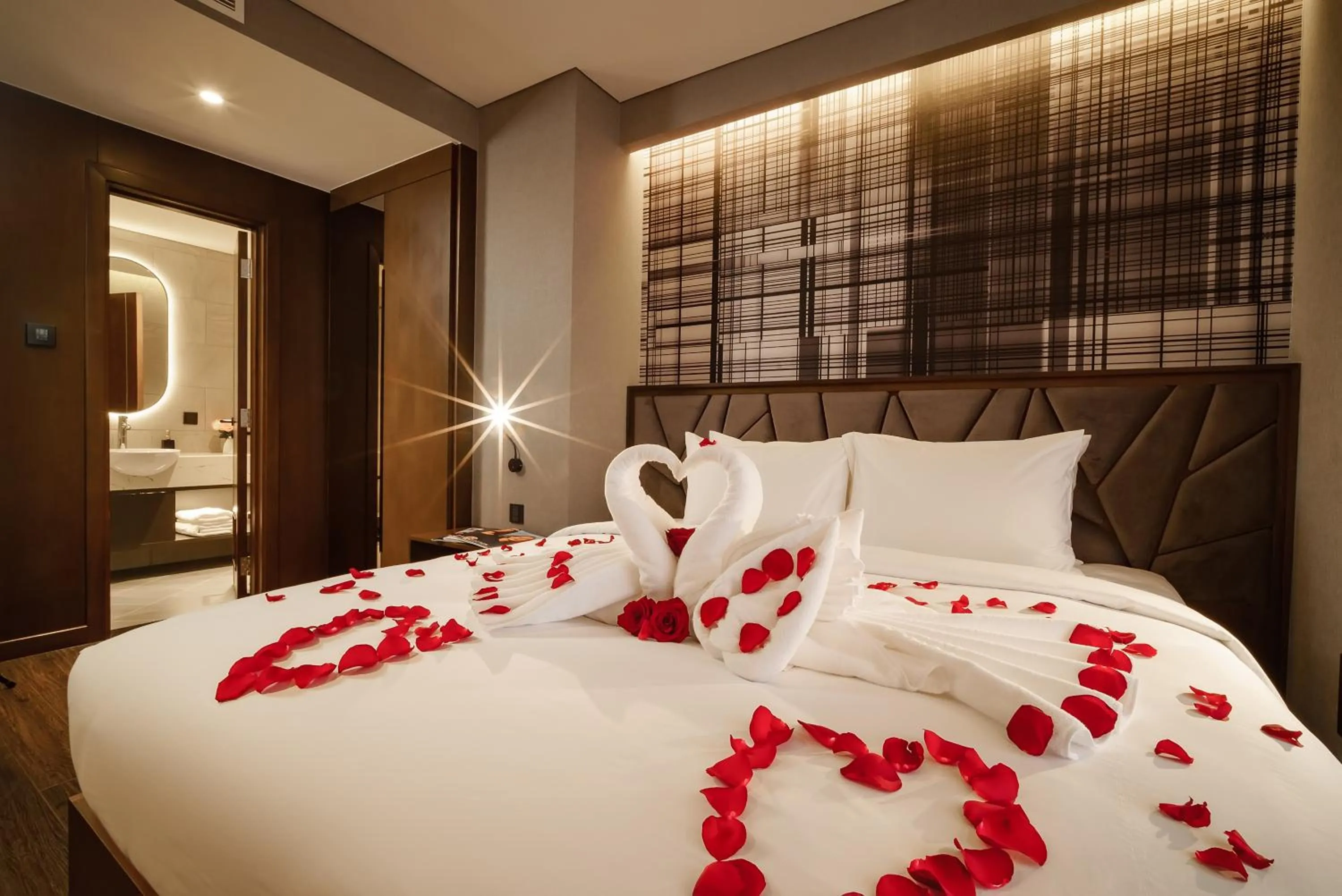 Bedroom, Bed in Nhat Ha Lavish Hotel