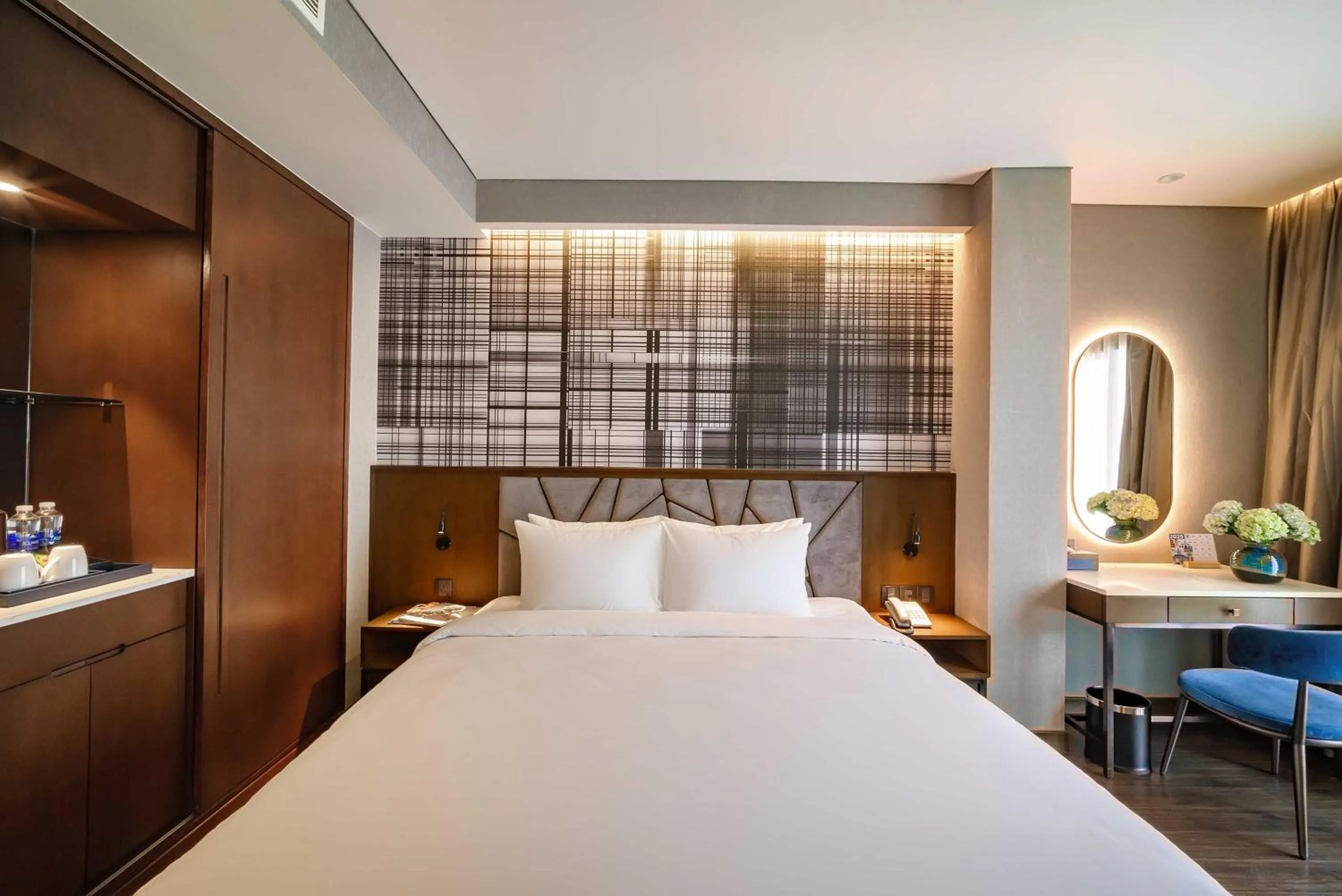 Bedroom, Bed in Nhat Ha Lavish Hotel