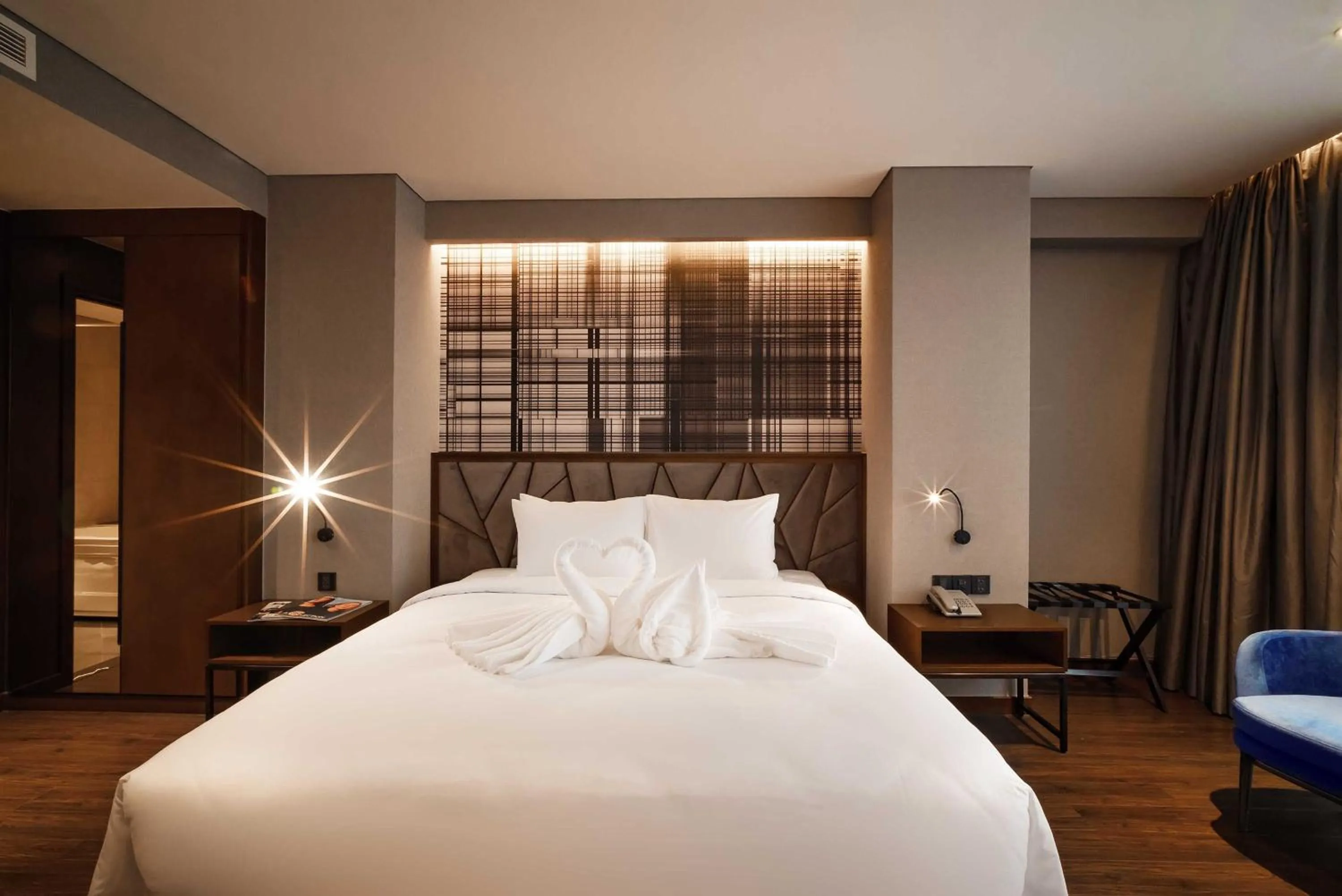 Bedroom, Bed in Nhat Ha Lavish Hotel