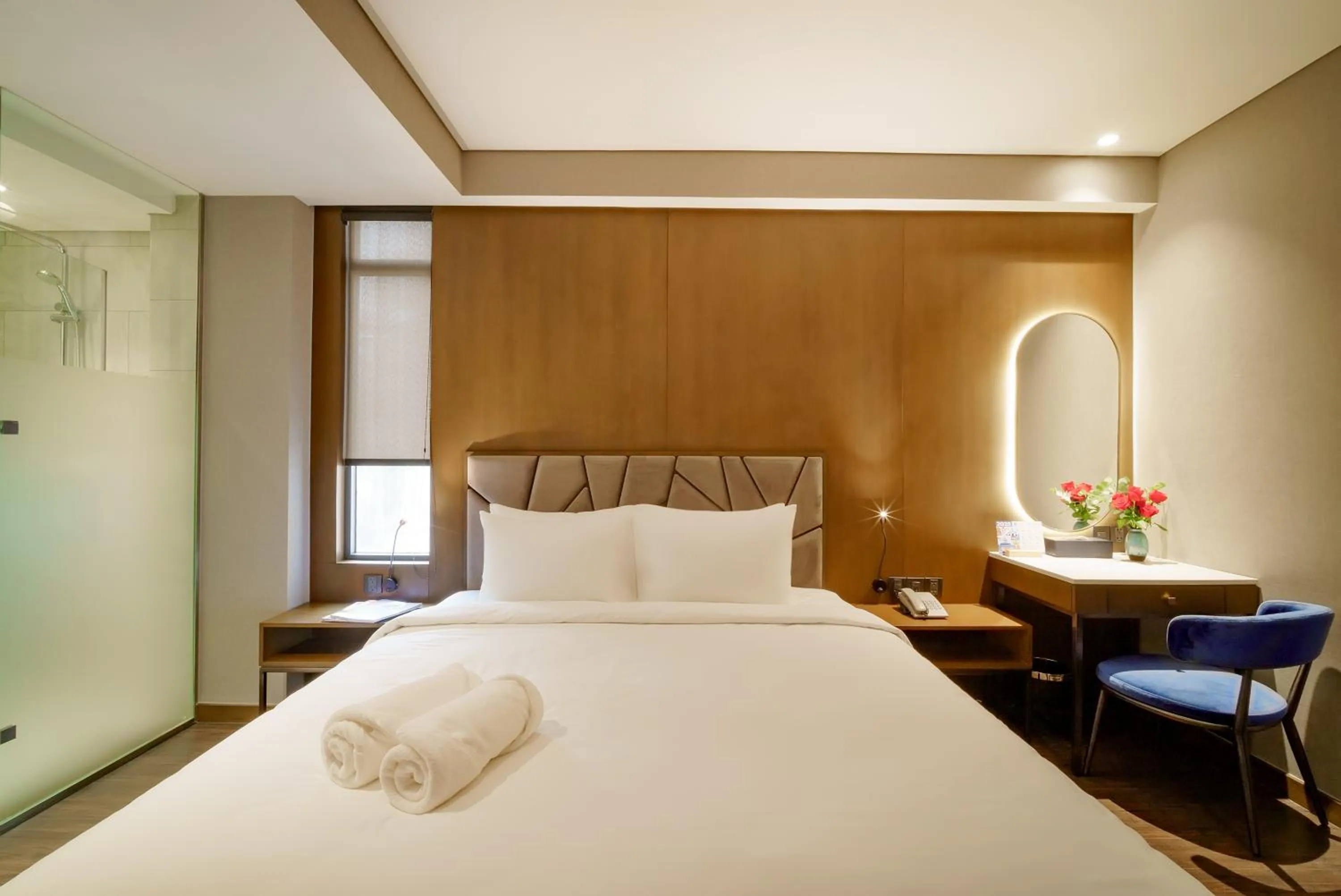 Bedroom, Bed in Nhat Ha Lavish Hotel