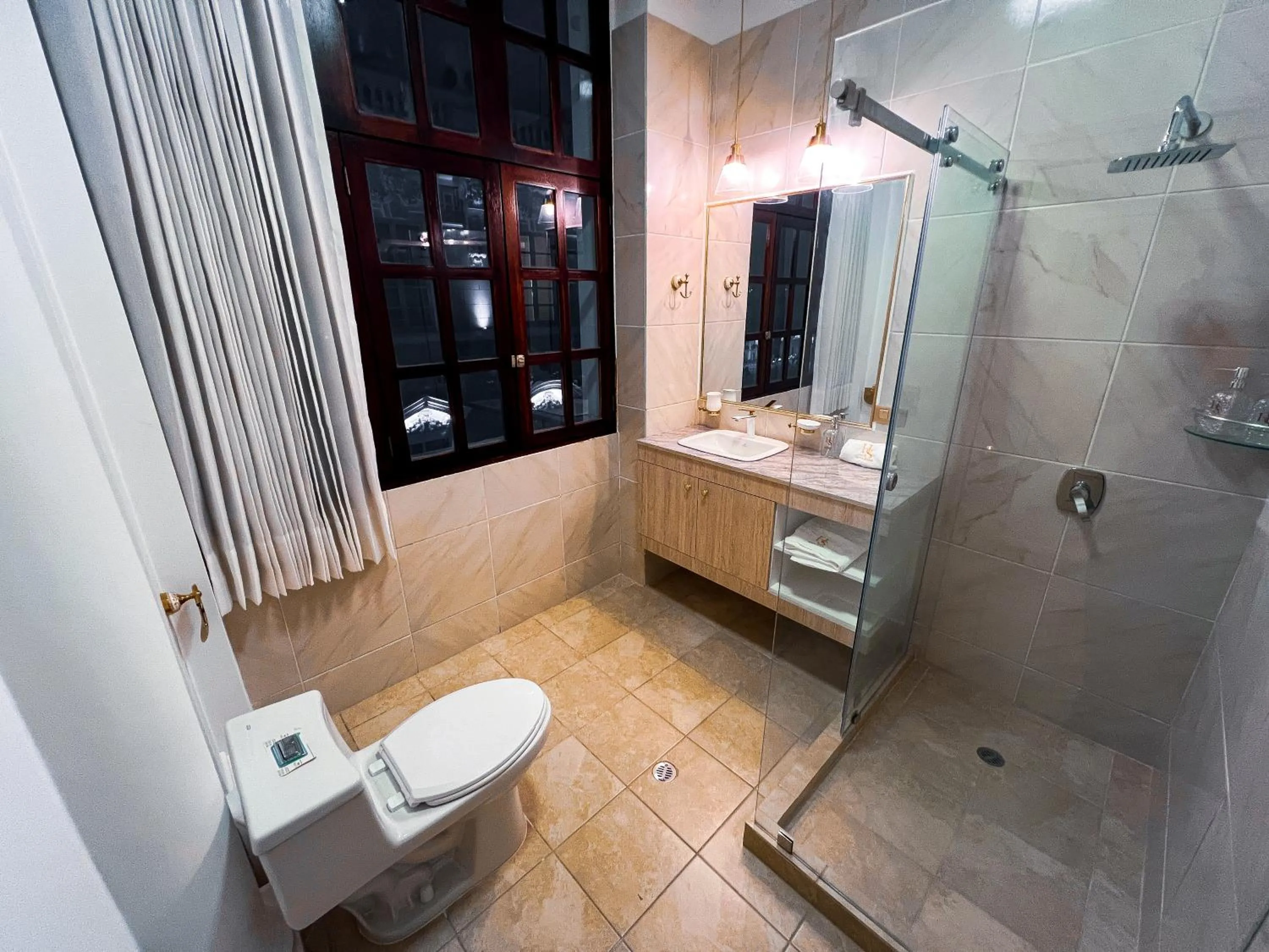 Shower in Hotel Sucre