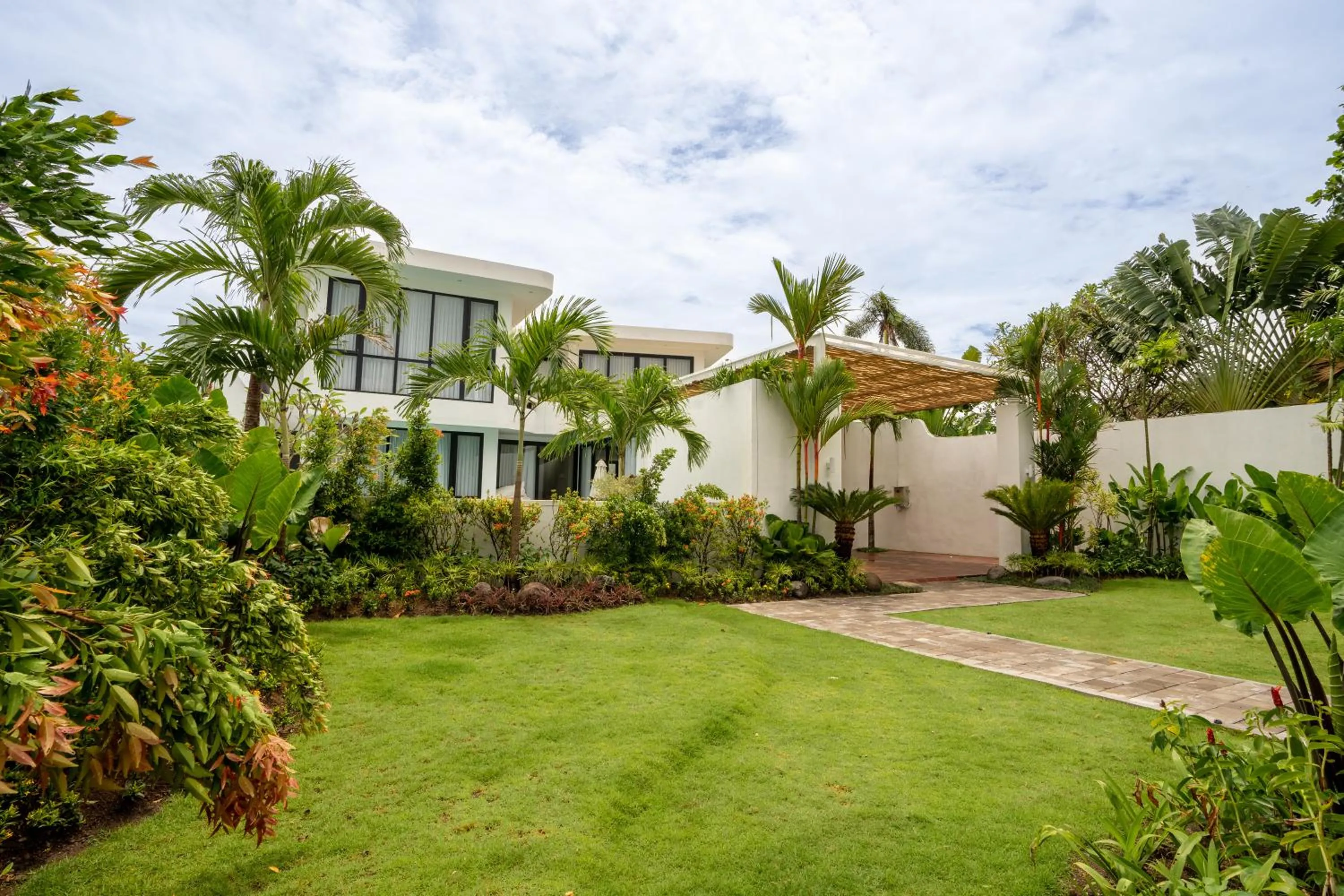 Garden in Villa Kalem Canggu by Nakula