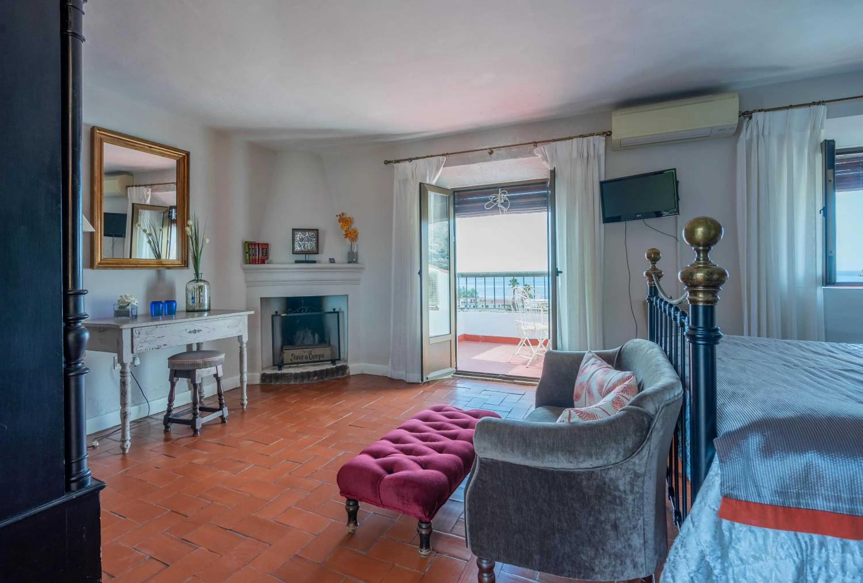 Photo of the whole room in La Tartana Hotel Boutique