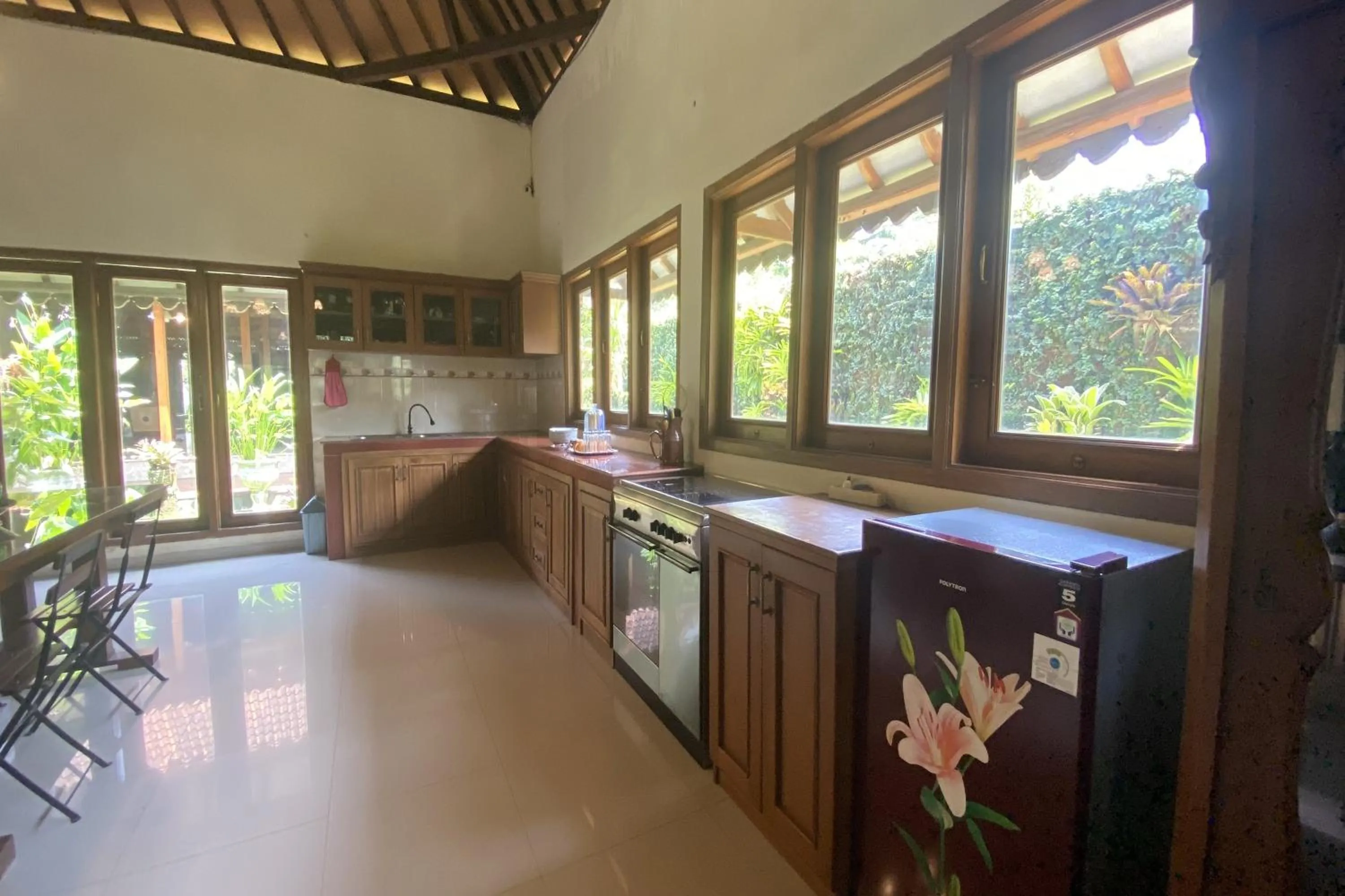 Kitchen or kitchenette in Villa Baliantoro Yogyakarta