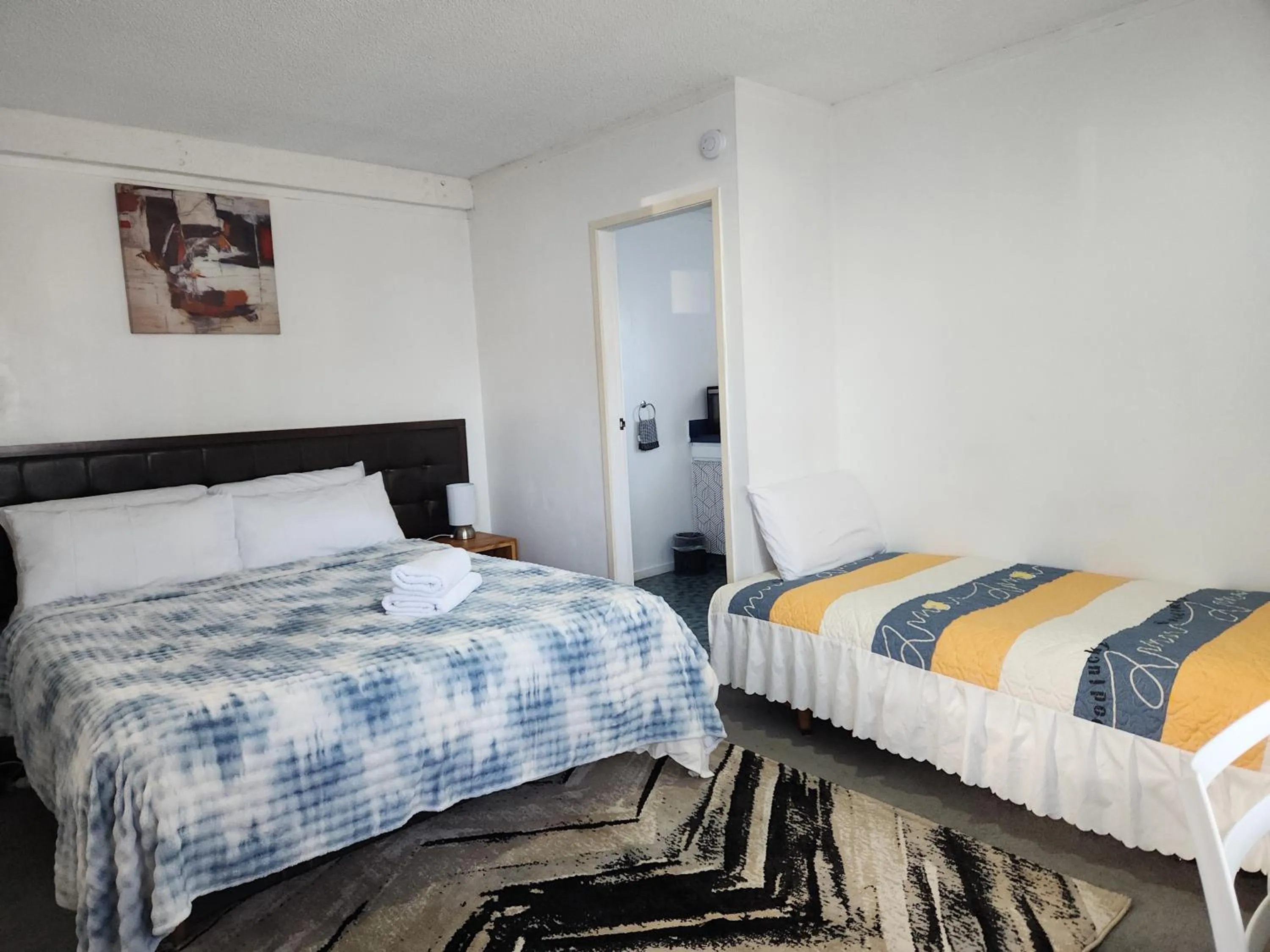 Bedroom, Bed in Cedar Lodge Motel Hamilton