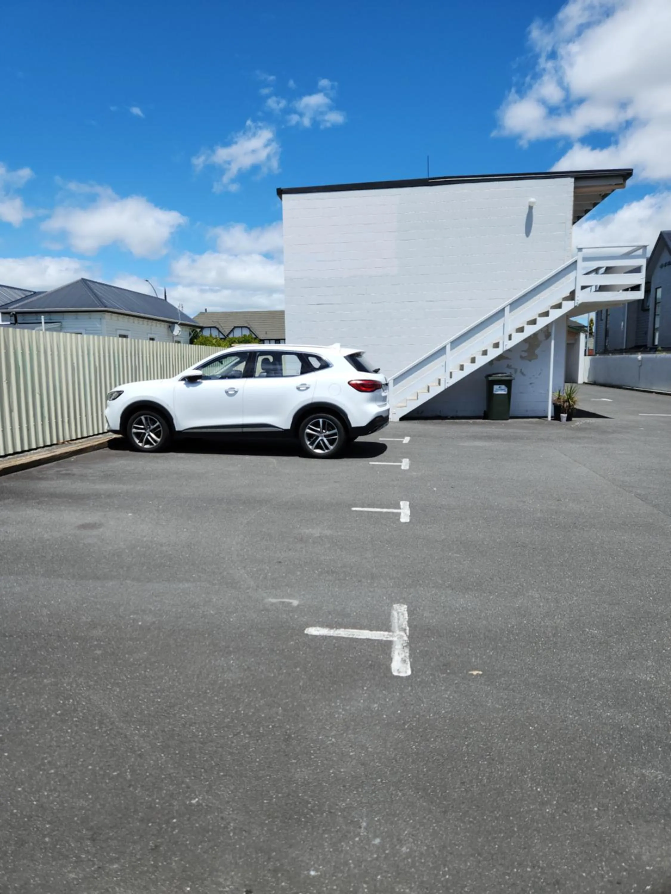 Parking in Cedar Lodge Motel Hamilton