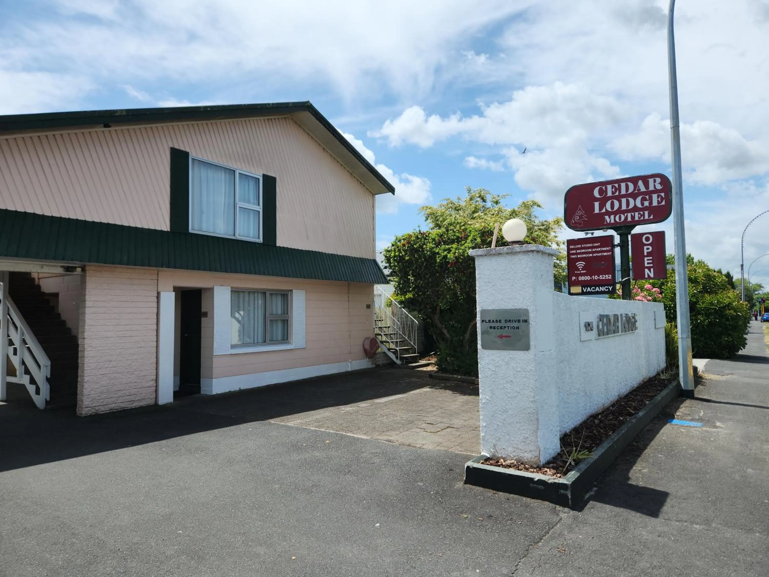 Property building in Cedar Lodge Motel Hamilton