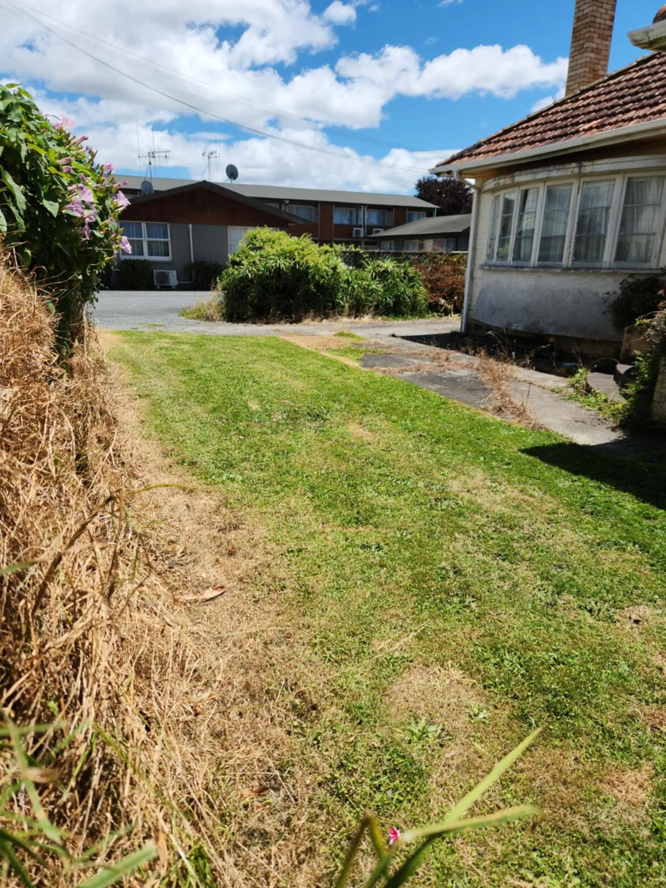 Parking in Cedar Lodge Motel Hamilton
