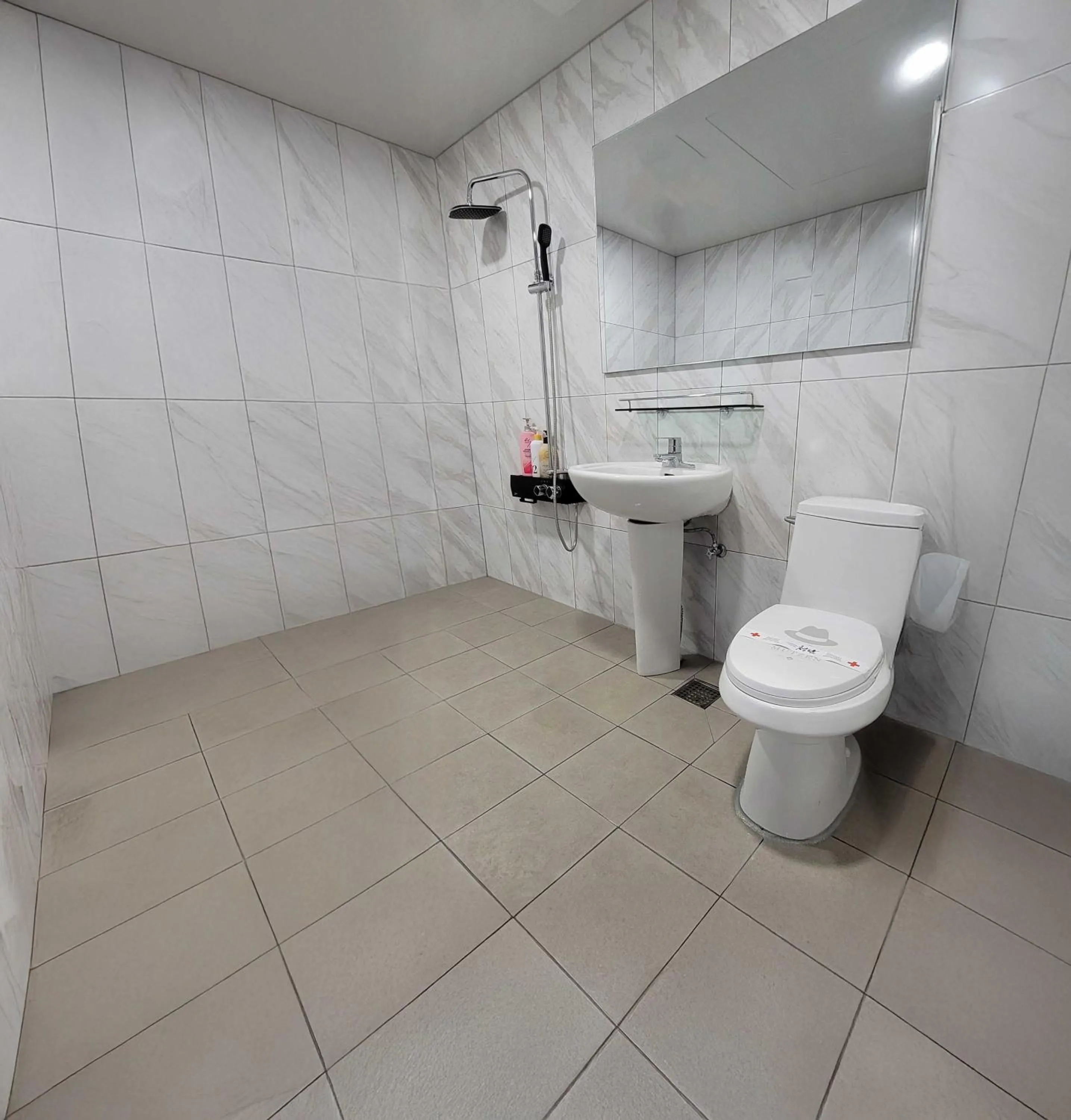 Shower in Hotel Cheongdam