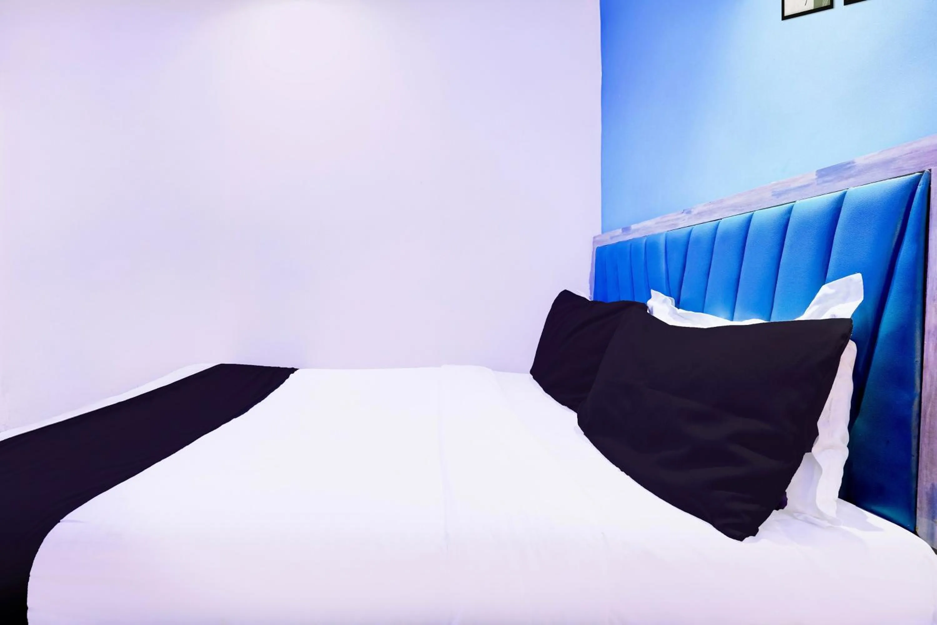 Bedroom, Bed in Collection O Goregaon Near Film City Formerly Cupid