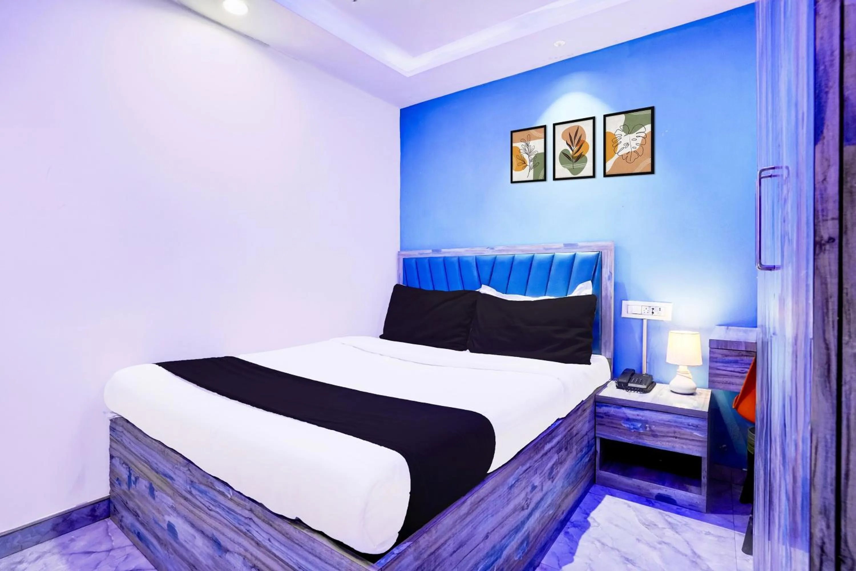 Bedroom, Bed in Collection O Goregaon Near Film City Formerly Cupid