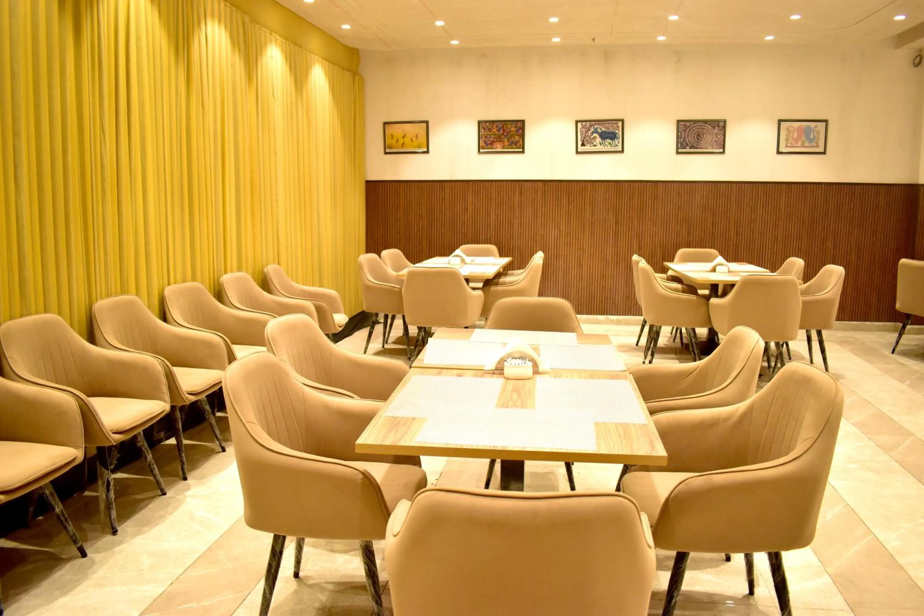 Restaurant/places to eat in Qotel Signature Coleman Janakpuri