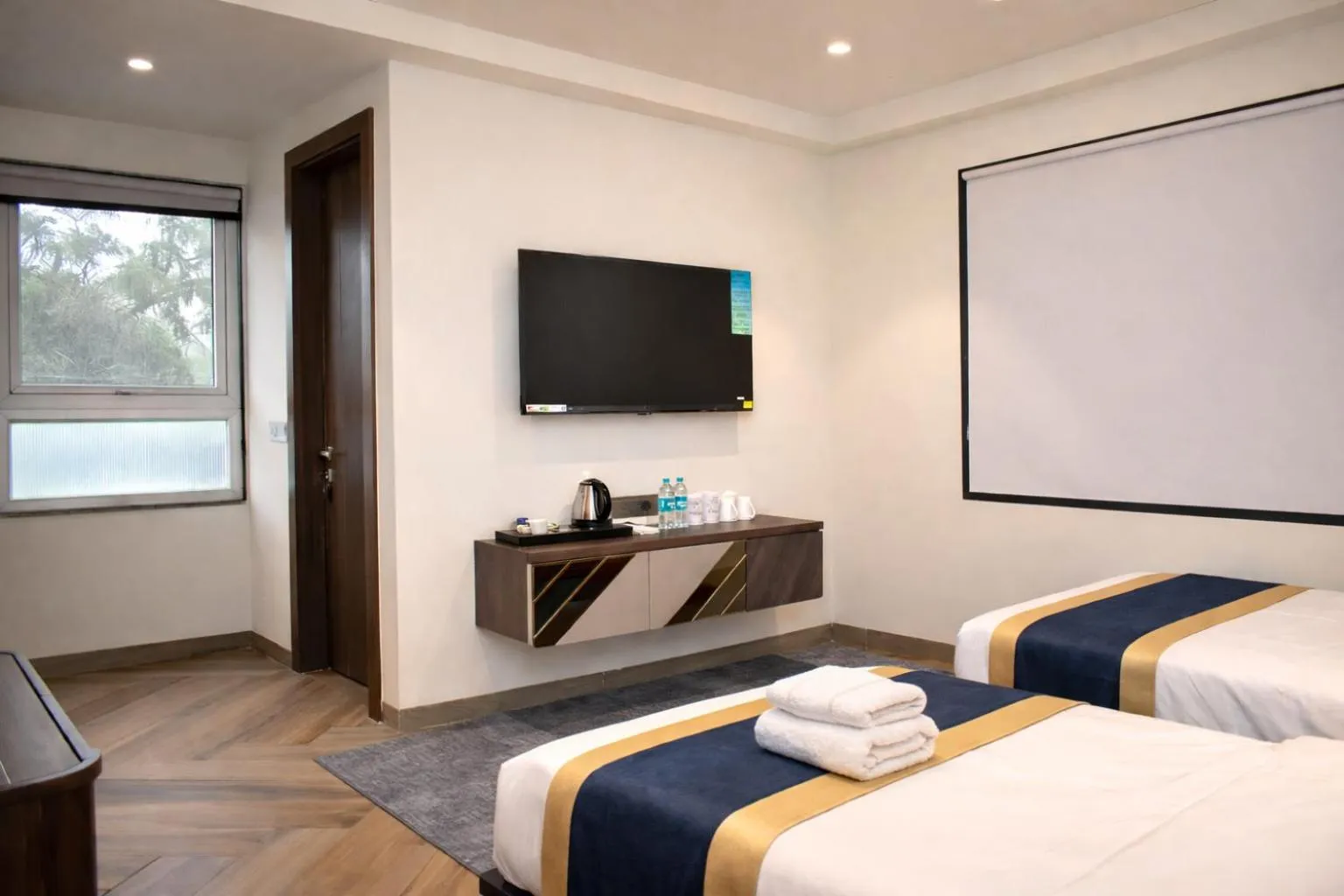 Communal lounge/ TV room, Bed in Qotel Signature Coleman Janakpuri
