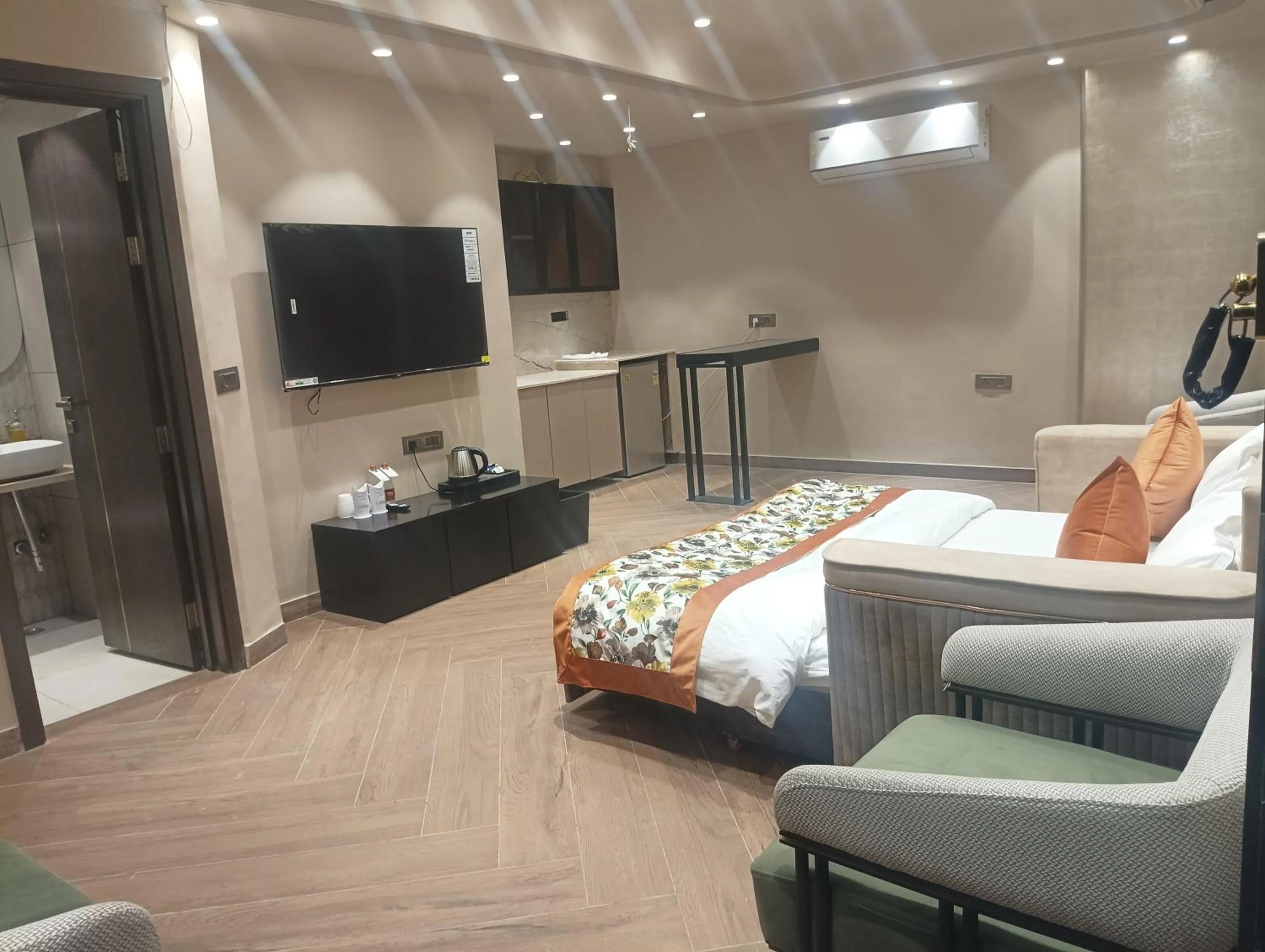 Bed in Qotel Signature Coleman Janakpuri