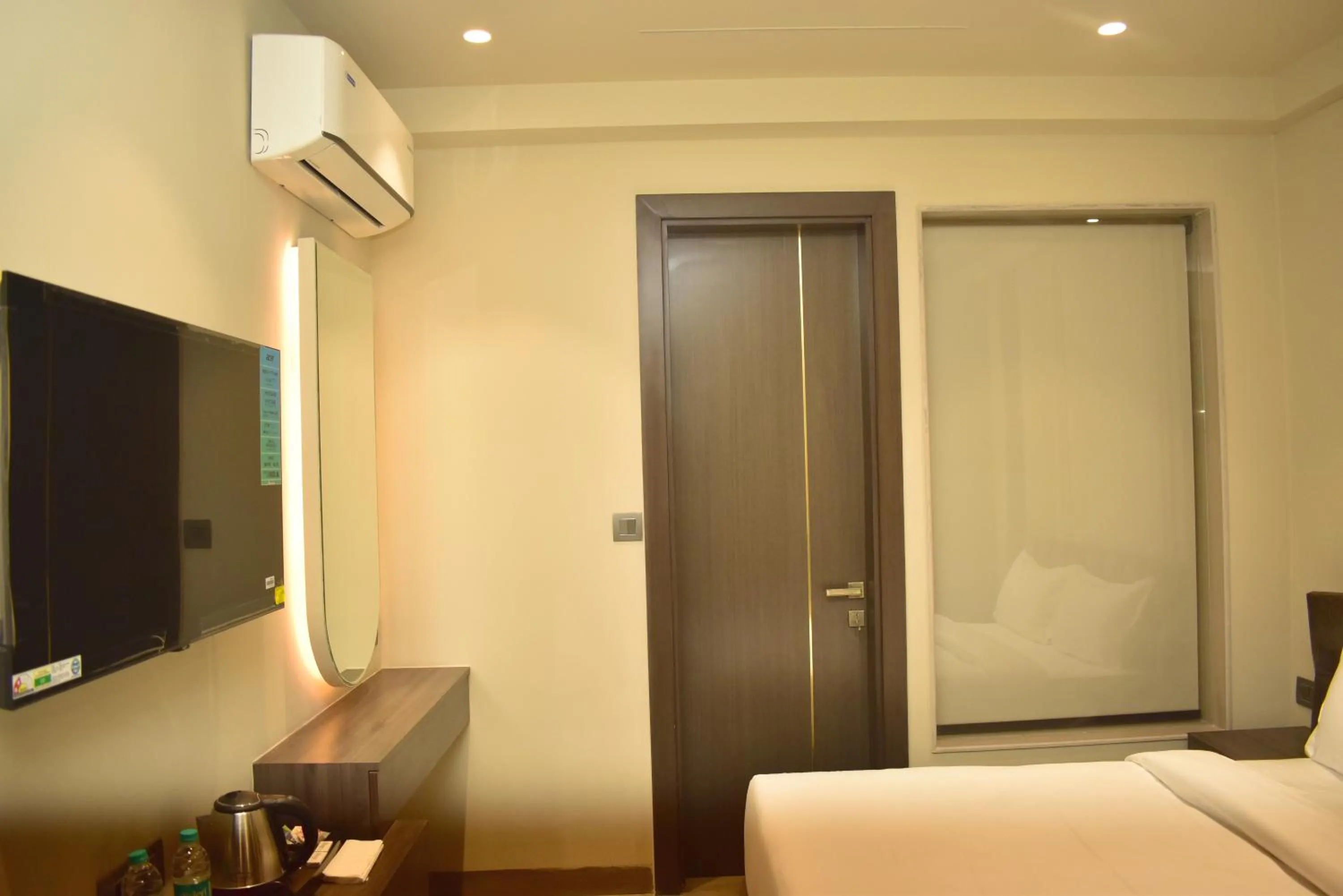 Communal lounge/ TV room, Bed in Qotel Signature Coleman Janakpuri